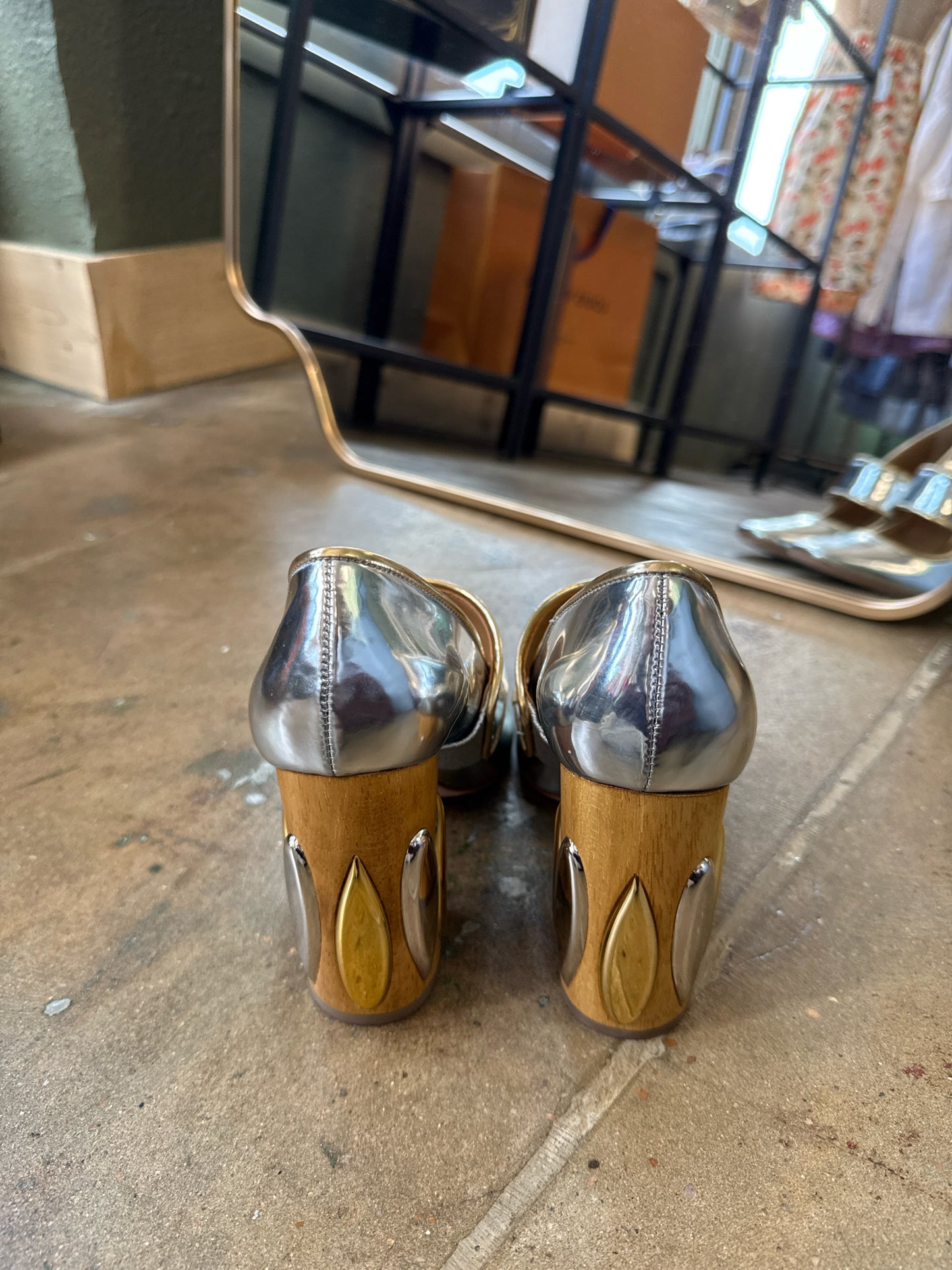 Tory Burch Shoe Size 8 Silver/Gold Heels
