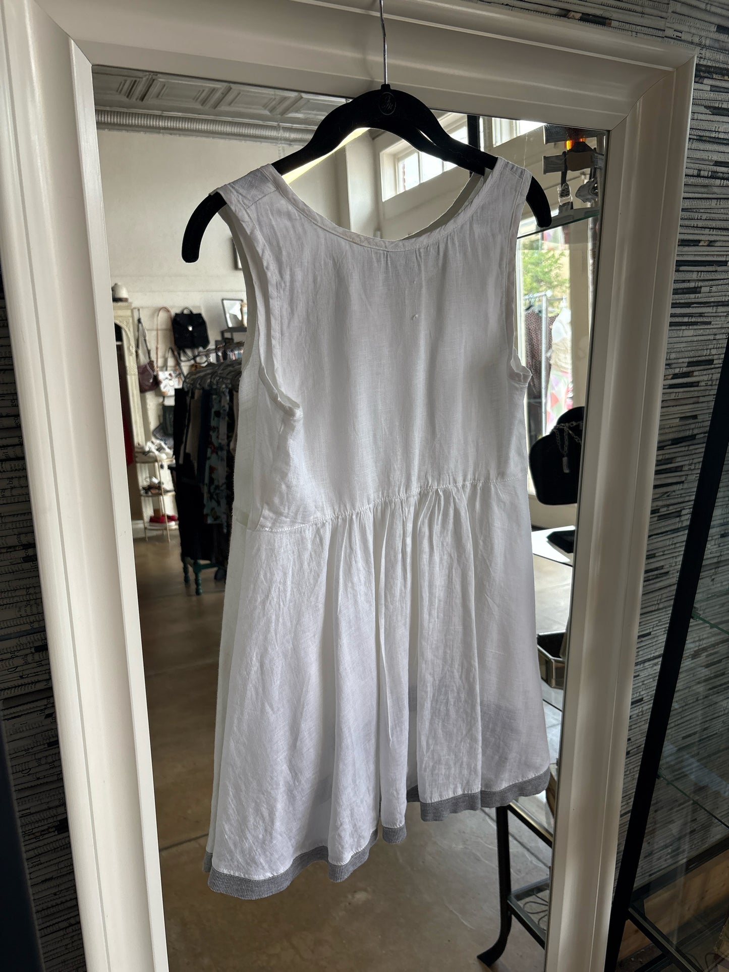 ivy jane Size XS White Sleeveless Top
