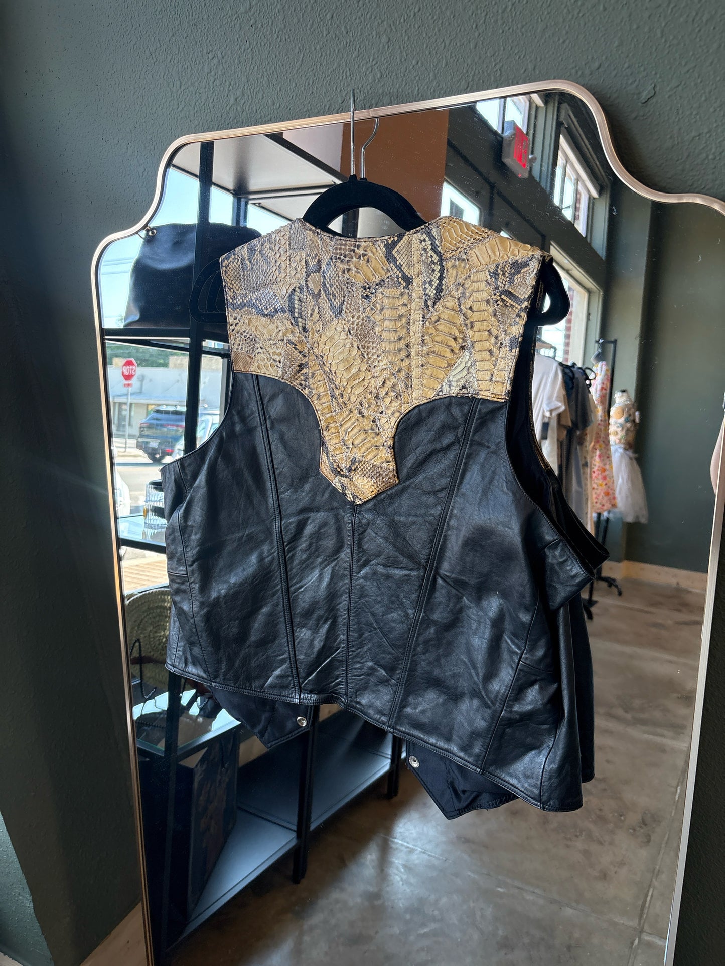 Size 42 Black/Cream Vest