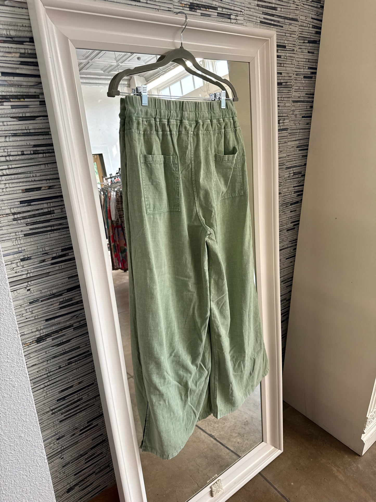 Easel Size L Green Pants