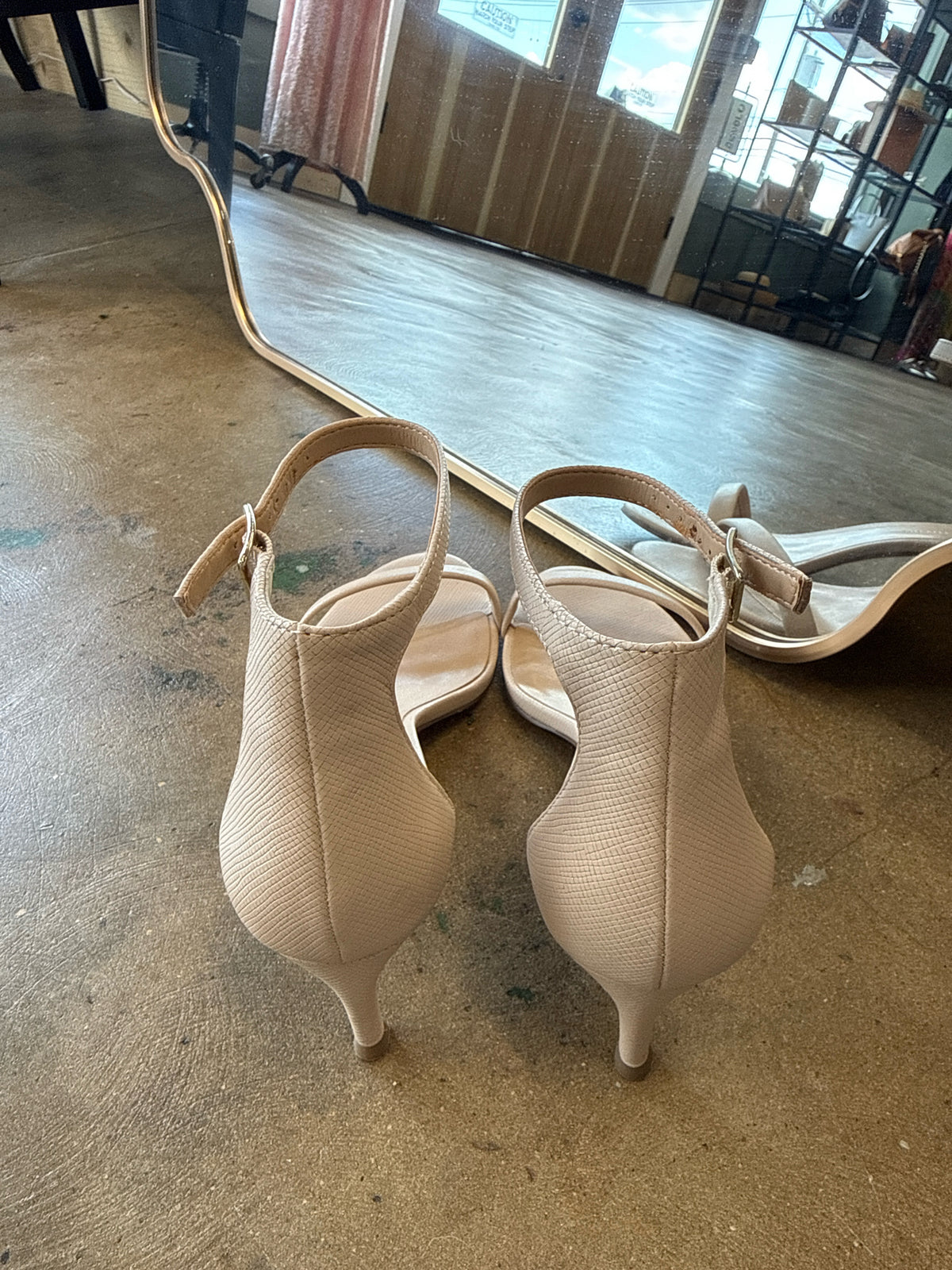 Banana Republic Shoe Size 7 Tan Heels