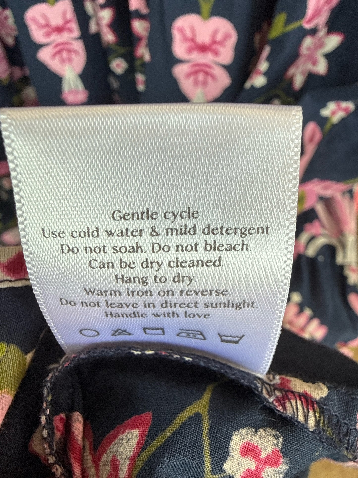 BEYOND Size M Navy/Pink Skirt