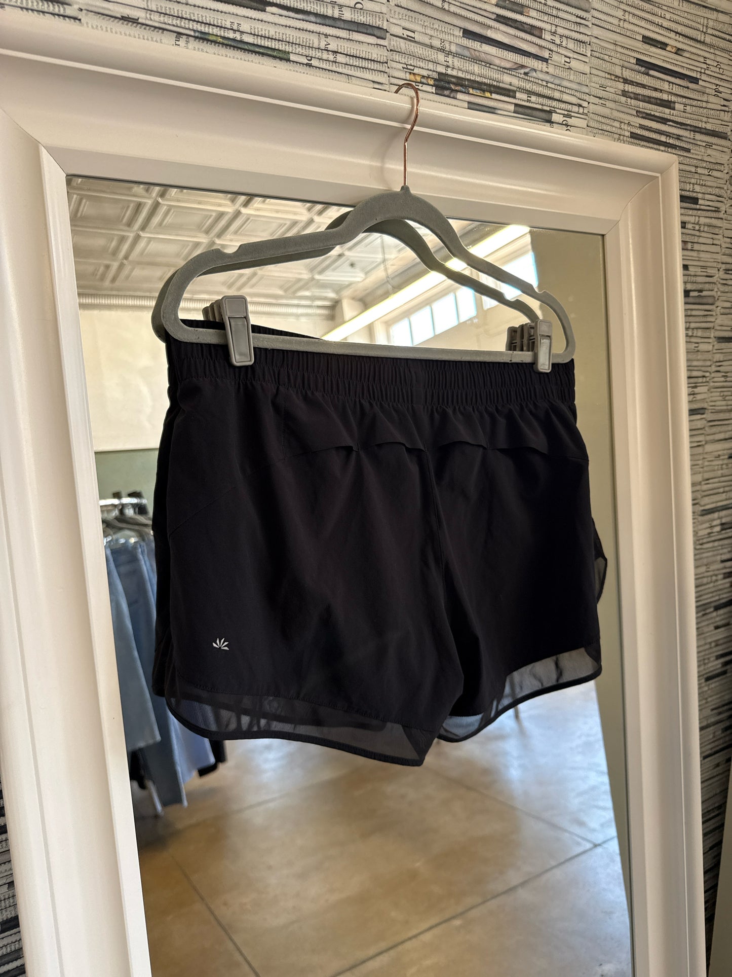 ATHLETA Size L Black Shorts