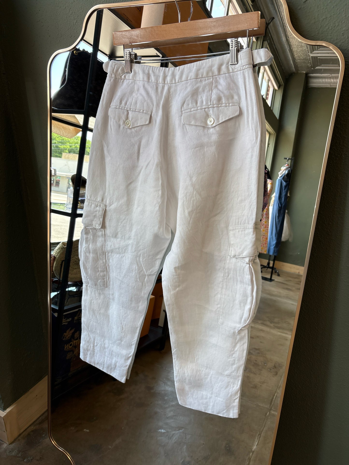 Banana Republic Size 4 off white Cargo Pants
