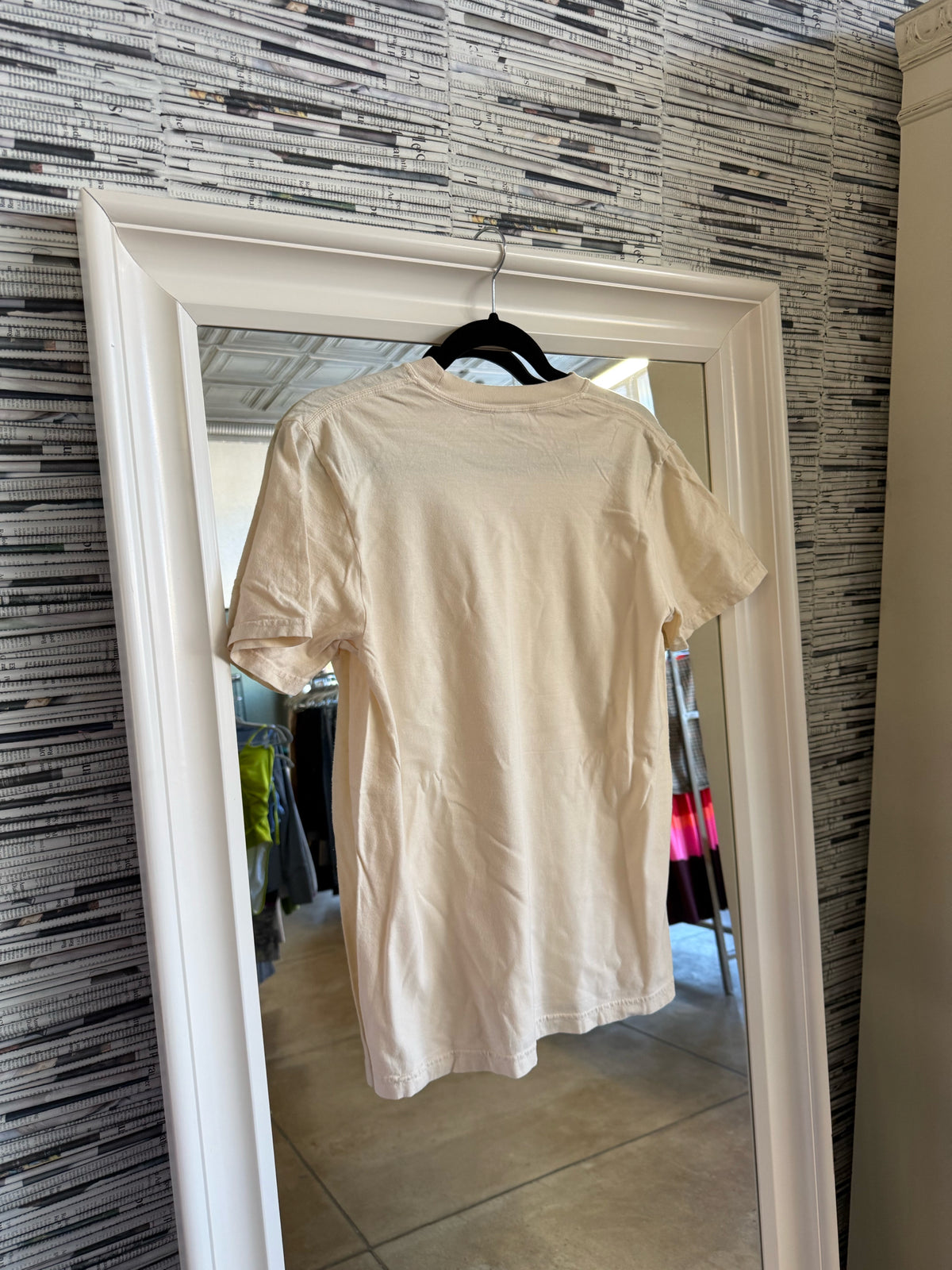 comfort colors Size XL Cream Tee