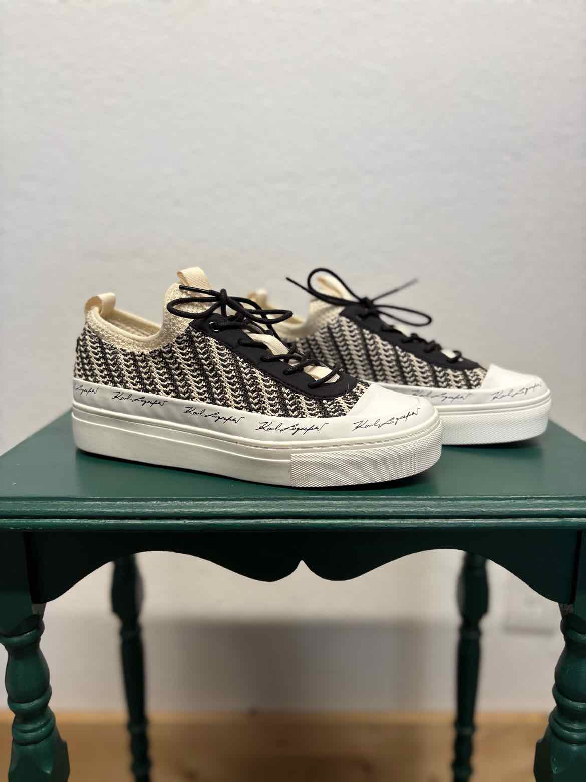KARL LAGERFELD Shoe Size 8.5 White/Black speckled Sneakers
