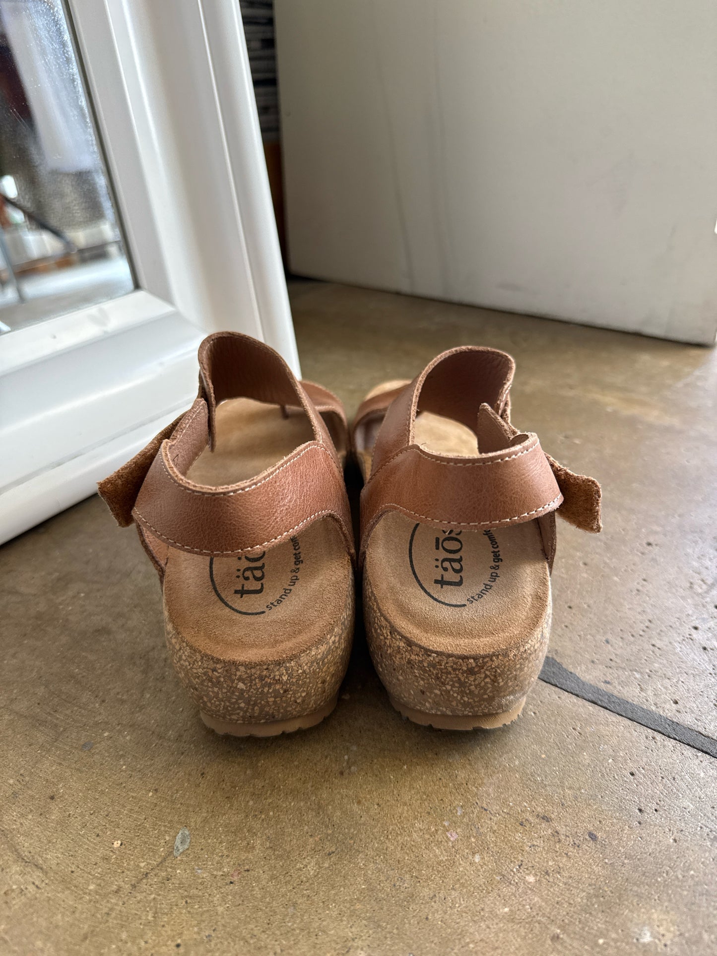 TAOS Shoe Size 9/9.5 Brown Sandals