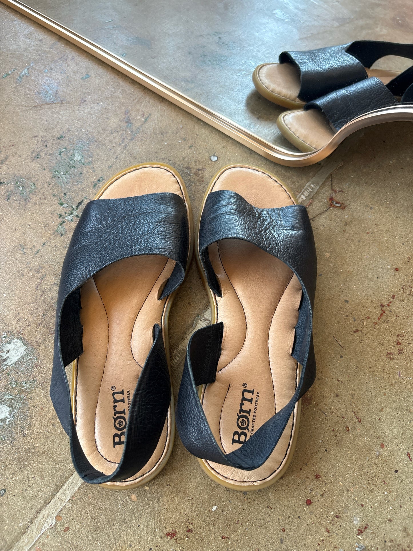 Born Shoe Size 7 Black/Tan Sandals