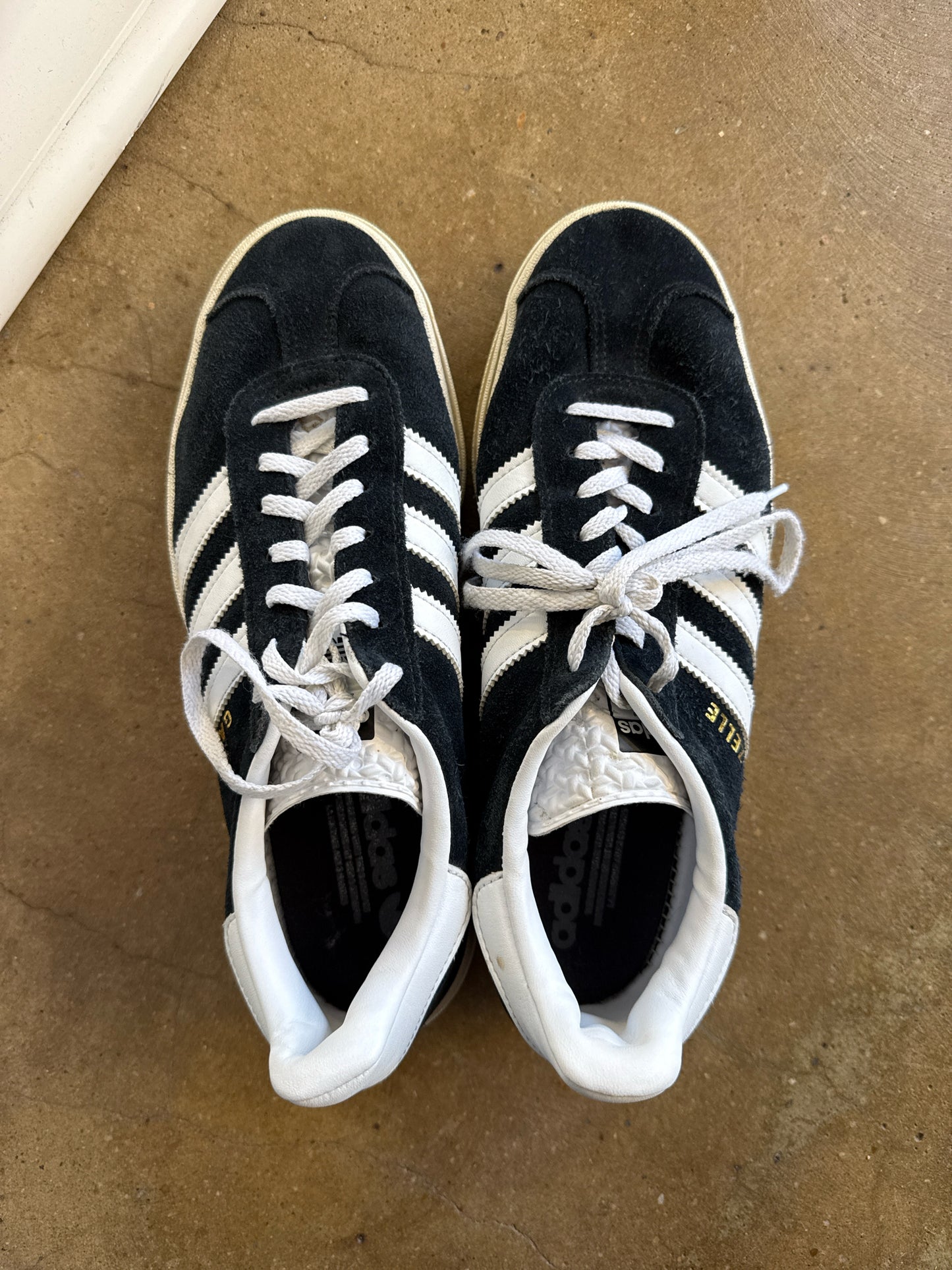 Adidas Shoe Size 9 Black/White Sneakers