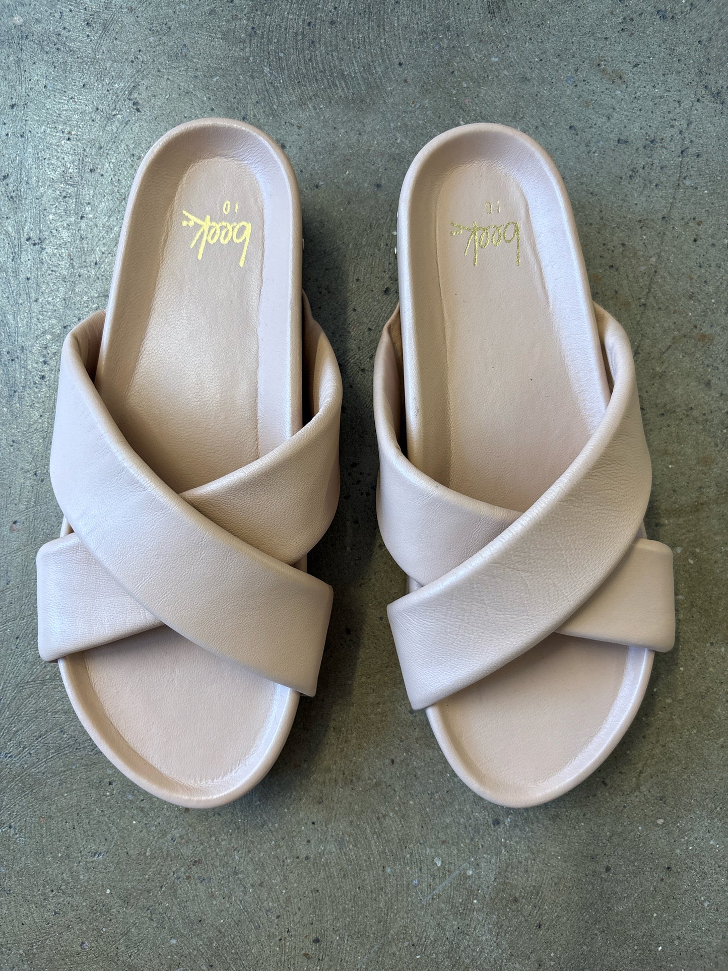 beek Shoe Size 10 Cream Sandals