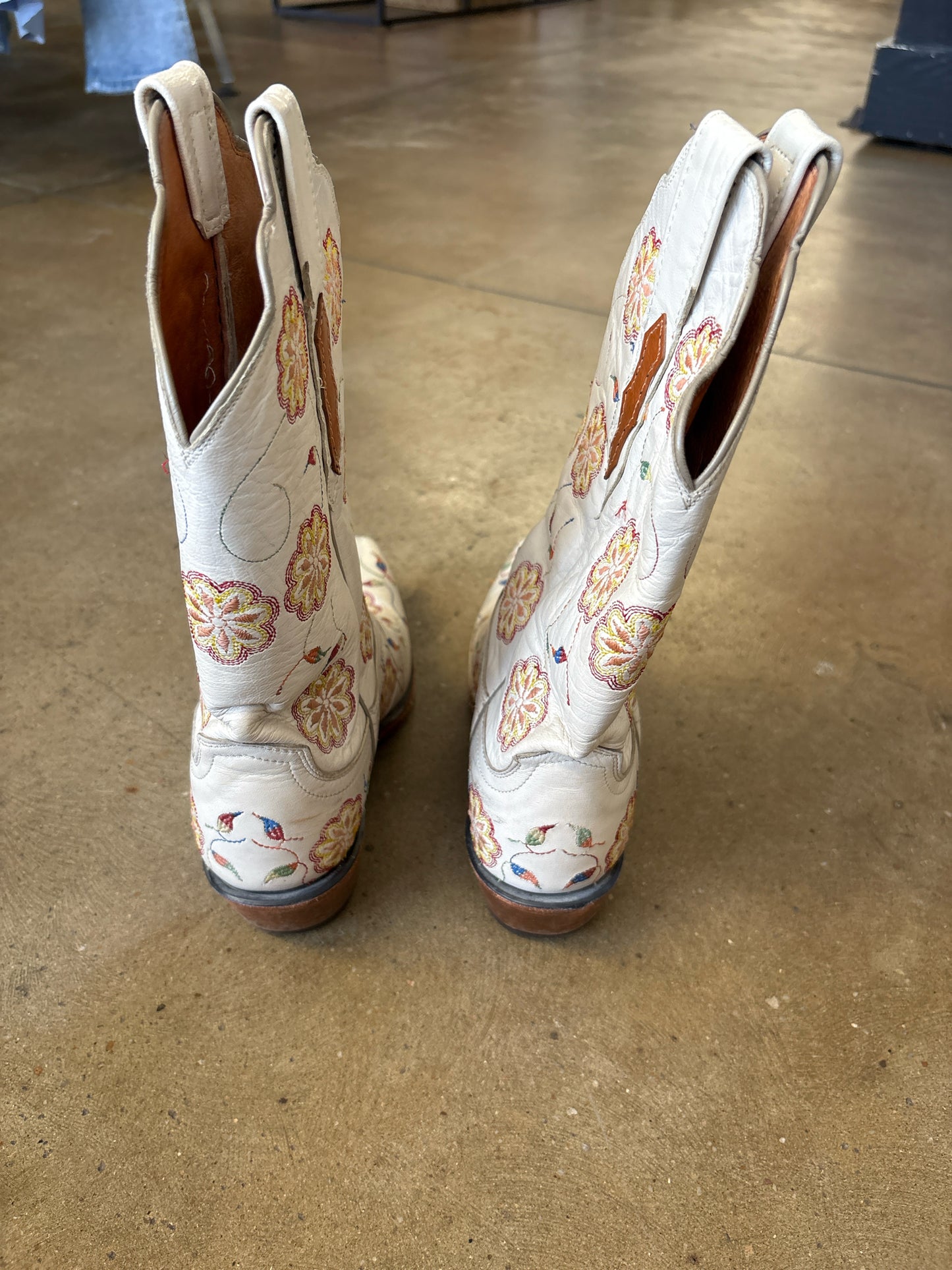 Luchesse Shoe Size 6 ivory multi Boots