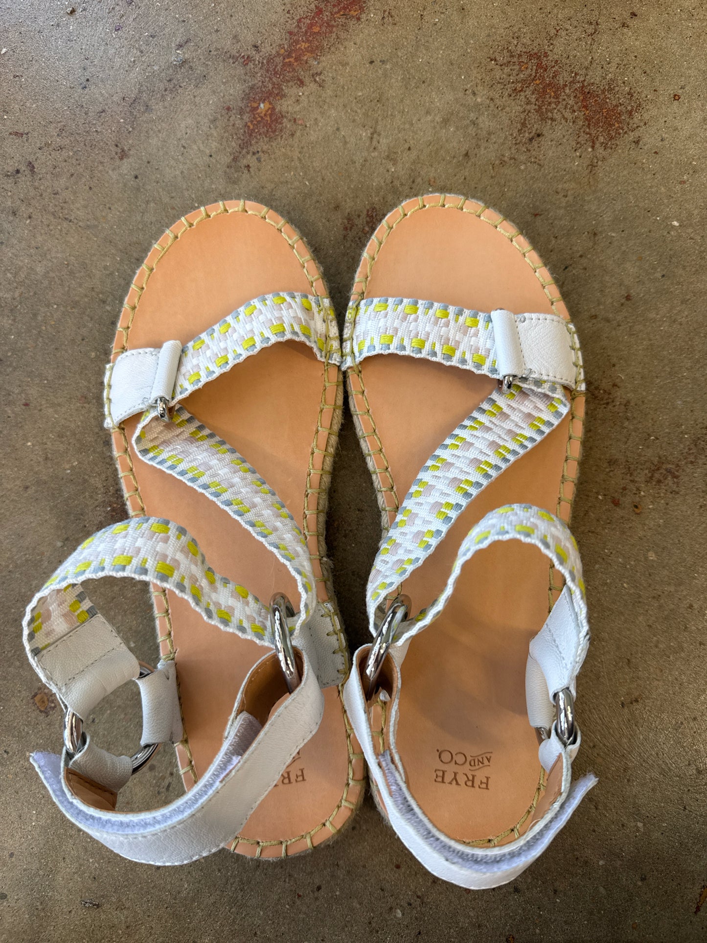 Frye Shoe Size 10 Cream Sandals