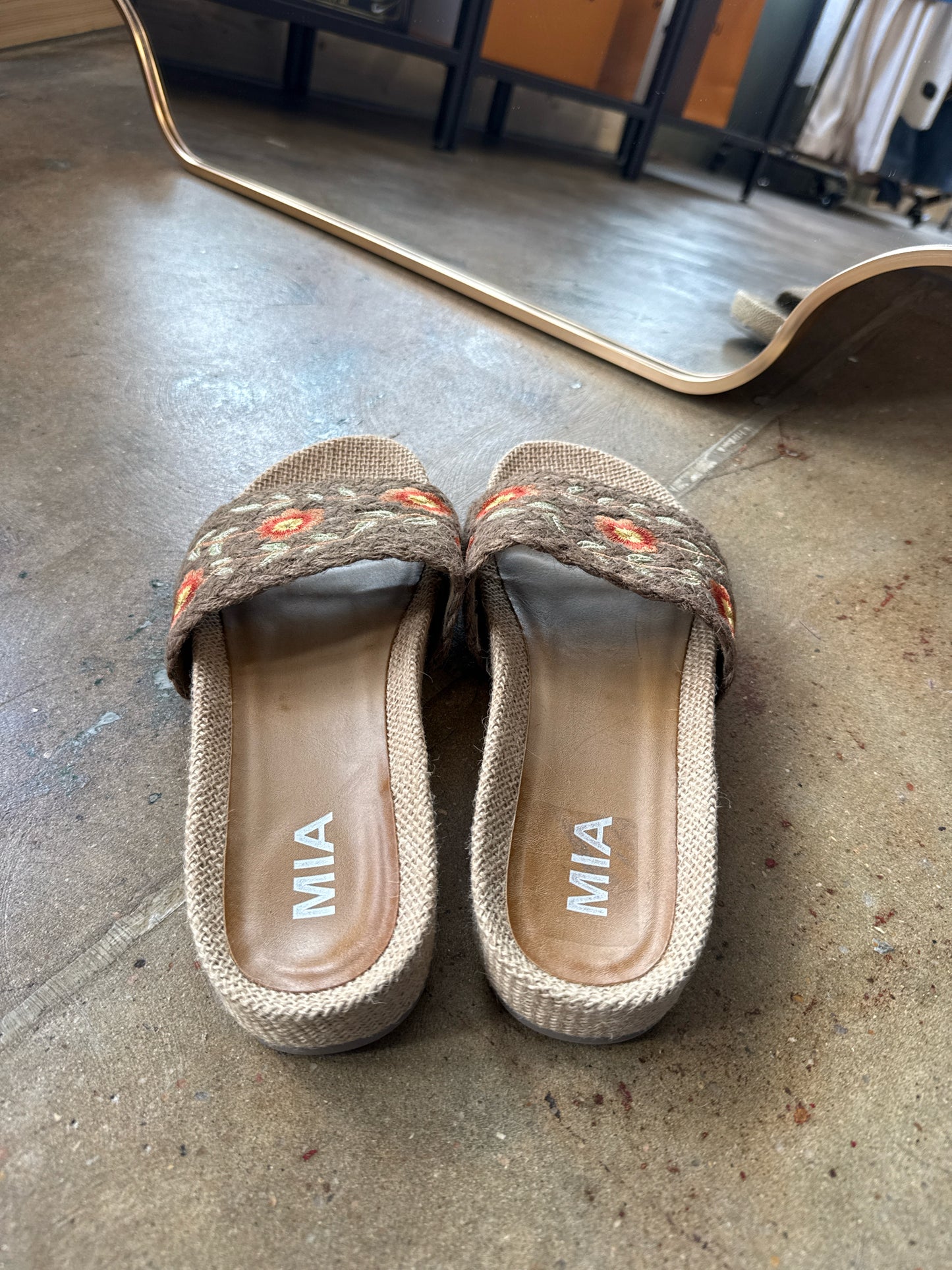 mia Shoe Size 7 Brown/Tan Embroidered Sandals