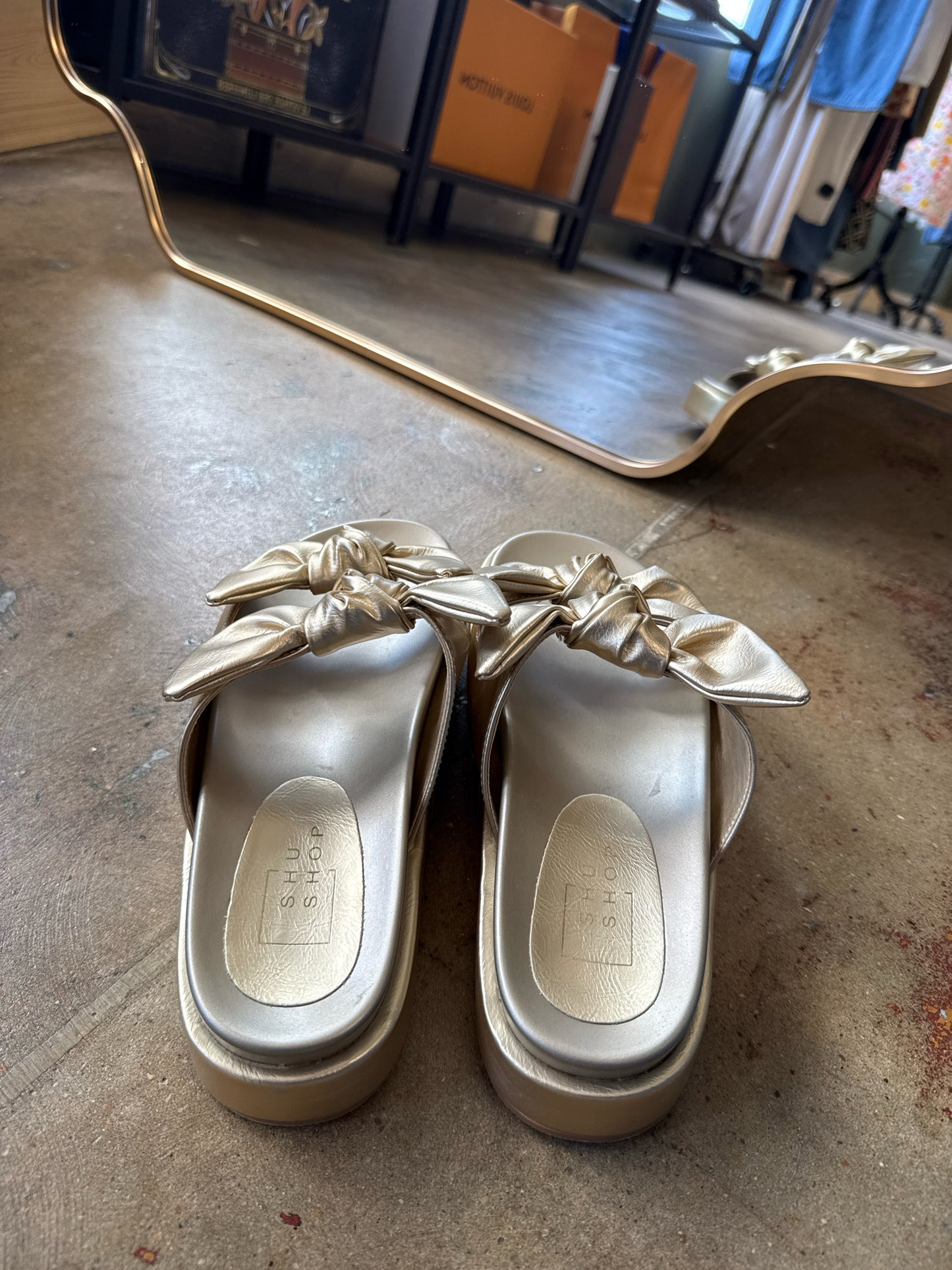 Shu Shop Shoe Size 8.5 White/Gold Sandals