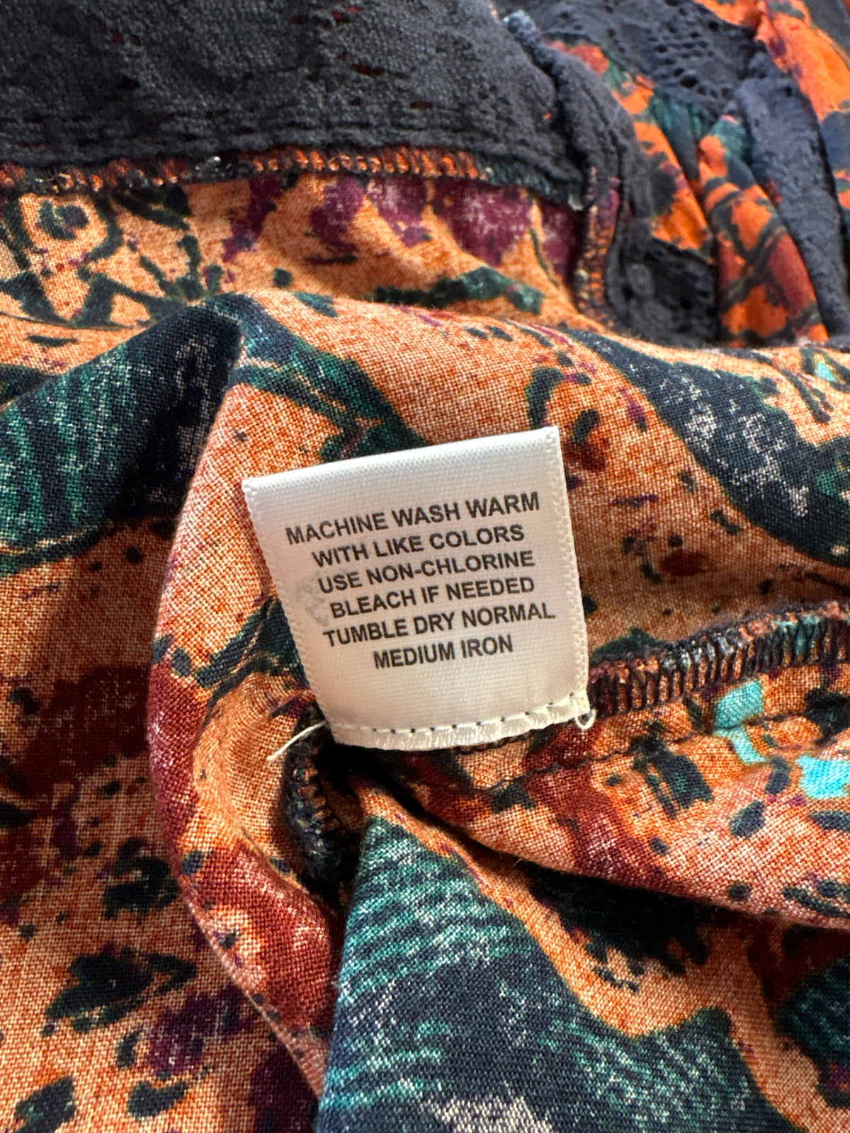 Jennifer & Grace Size XL Navy/Orange Print Top