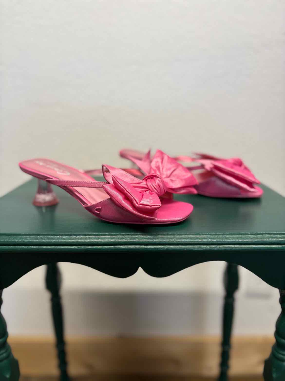 CIRCUS Shoe Size 7 Bubblegum bow Heels