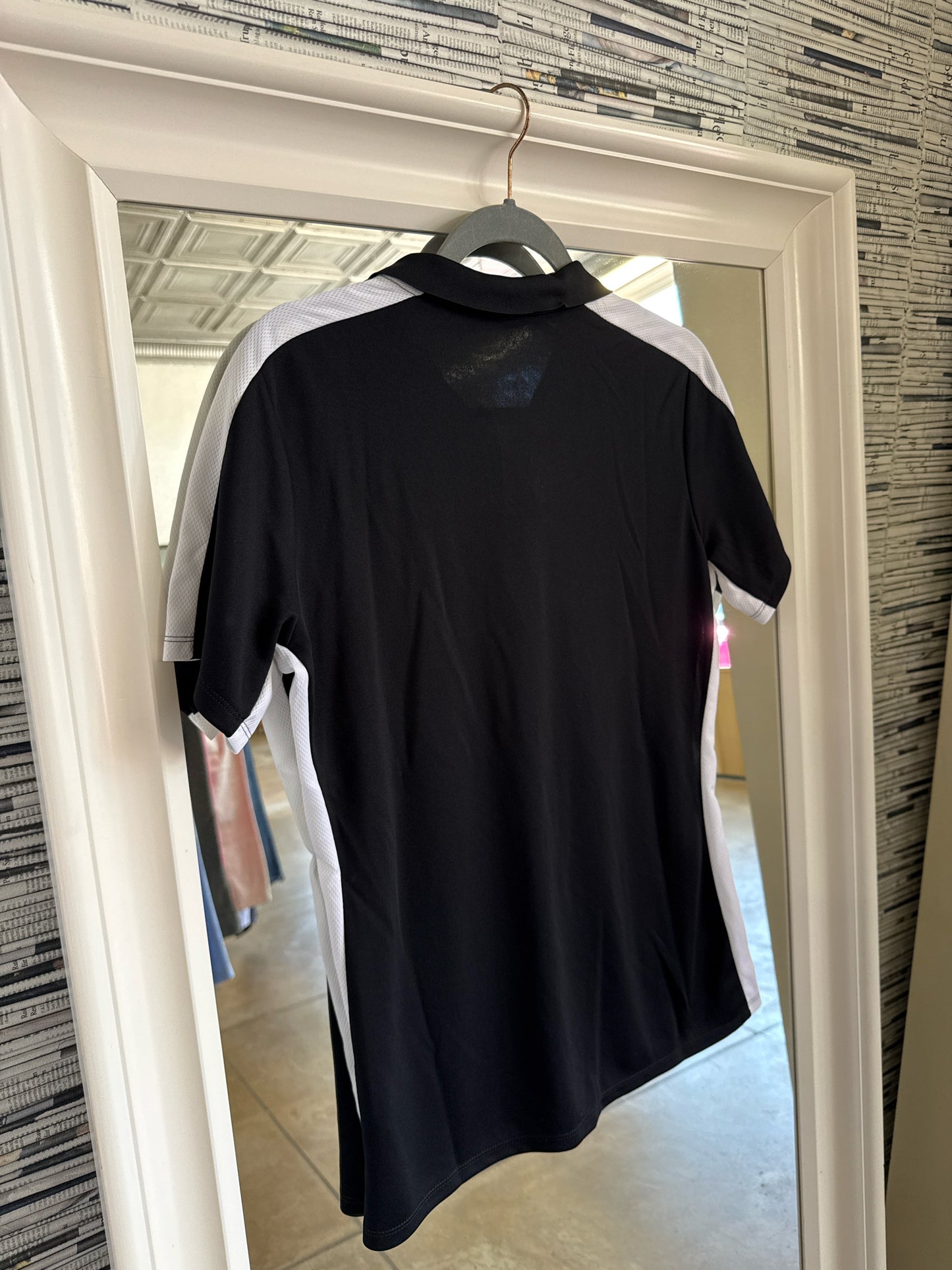 NIKE Size M Black/White Tops