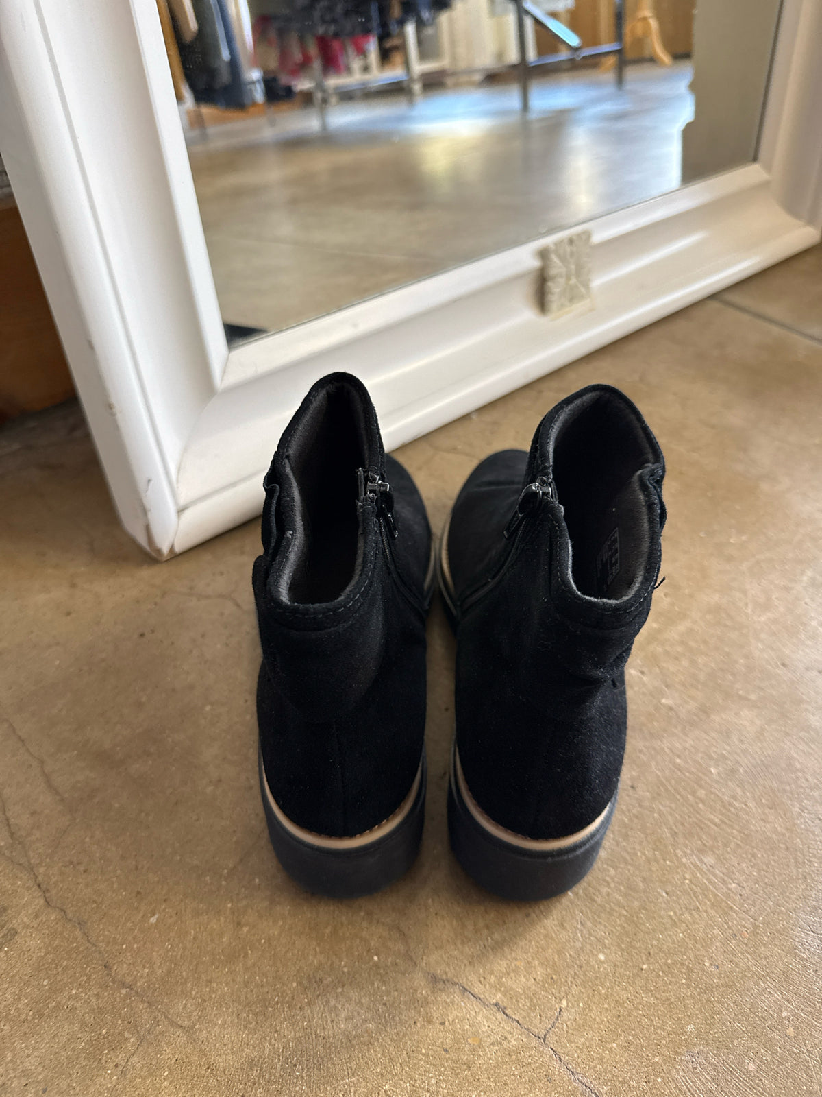 Clarks Shoe Size 7.5 Black Boots