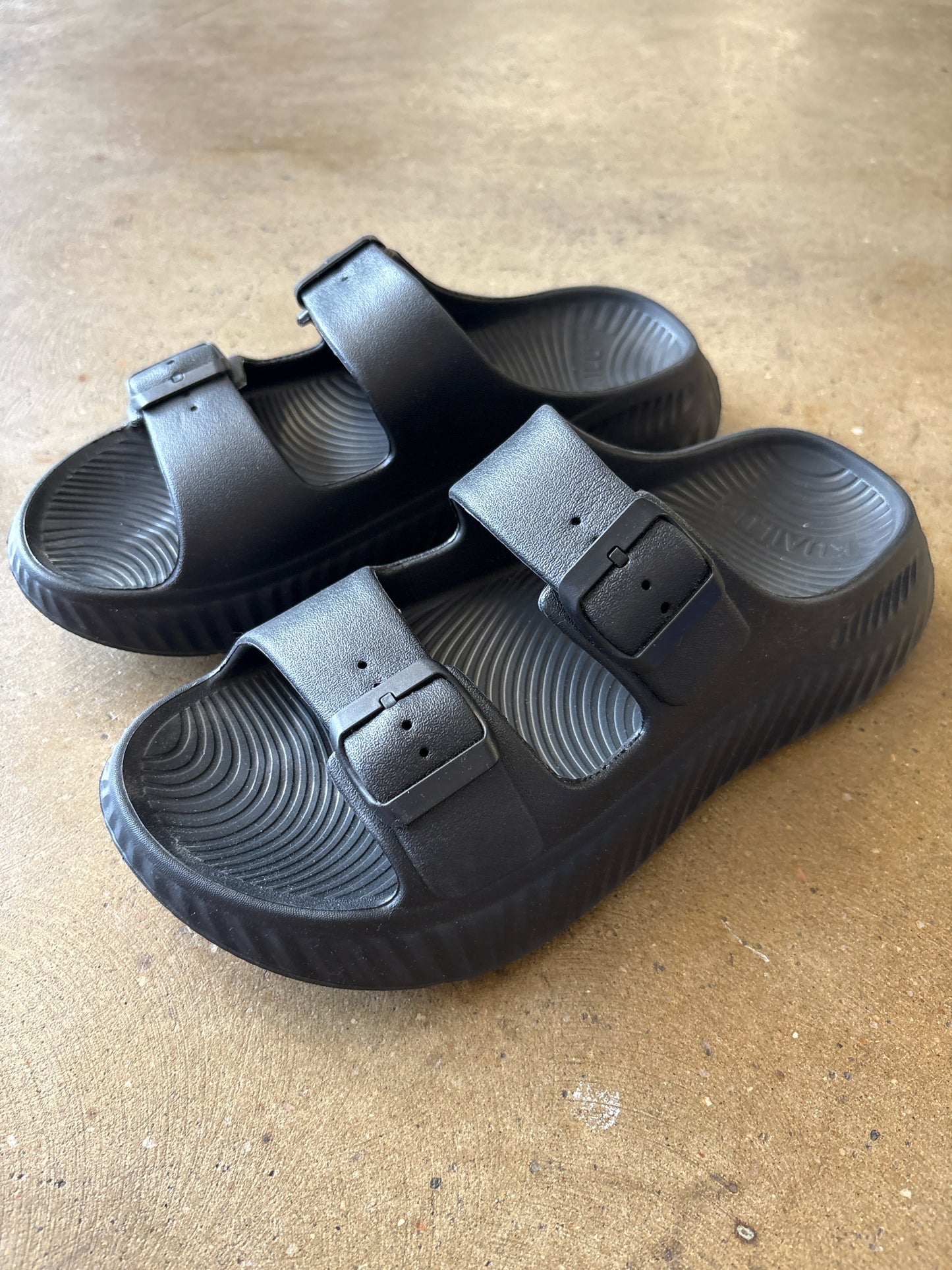 KuaiLu Shoe Size 9 Black Sandals