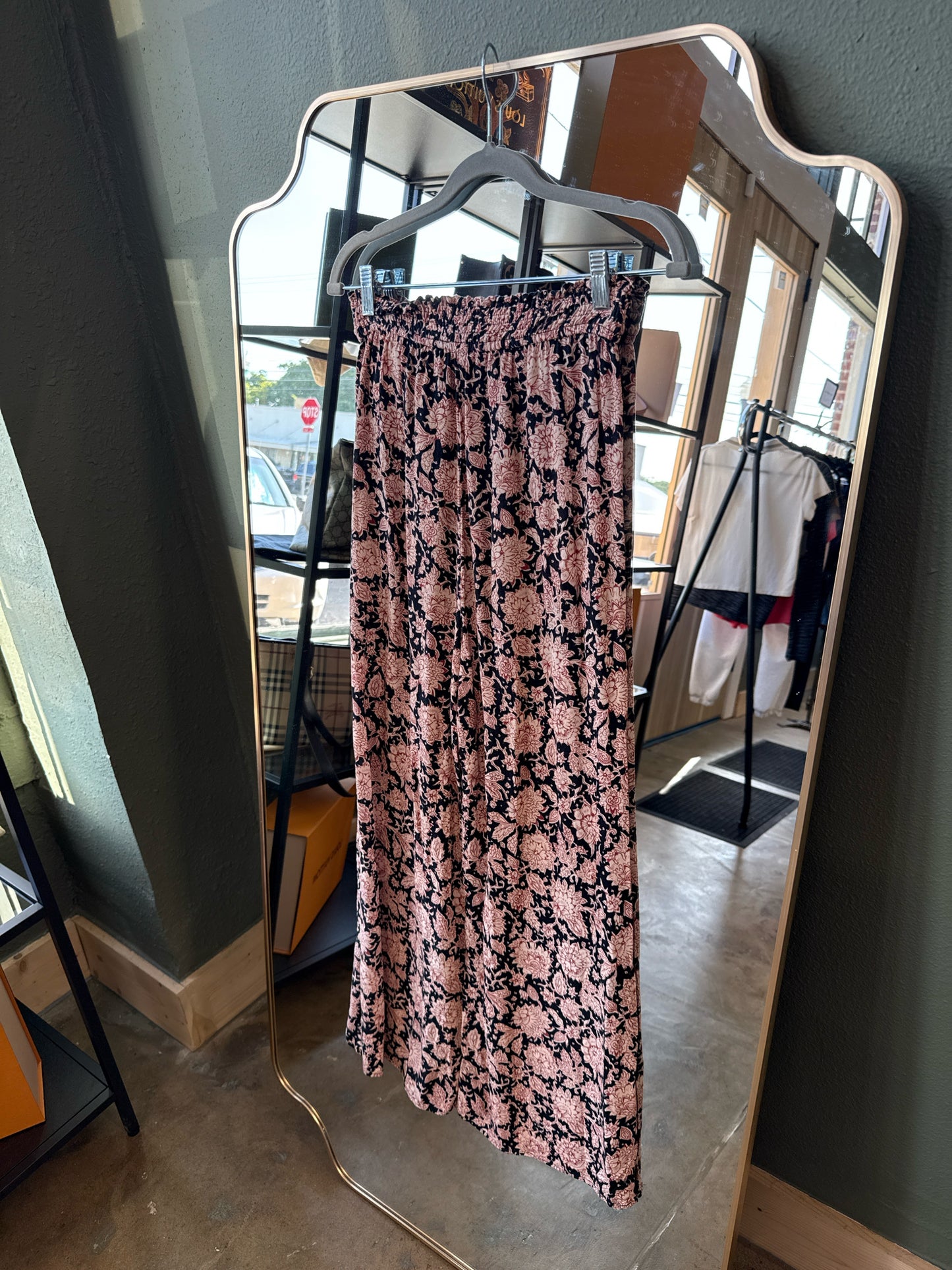 Dress Forum Size S Black/Red Pants