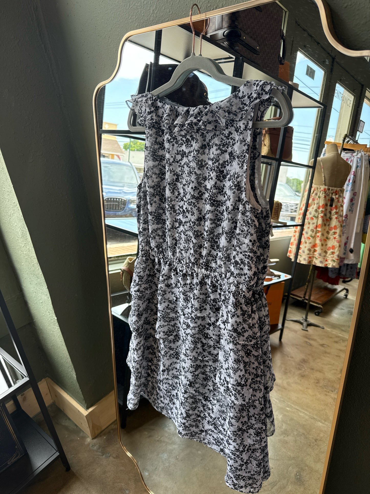 White House Black Market Size 8 Black/White Dress