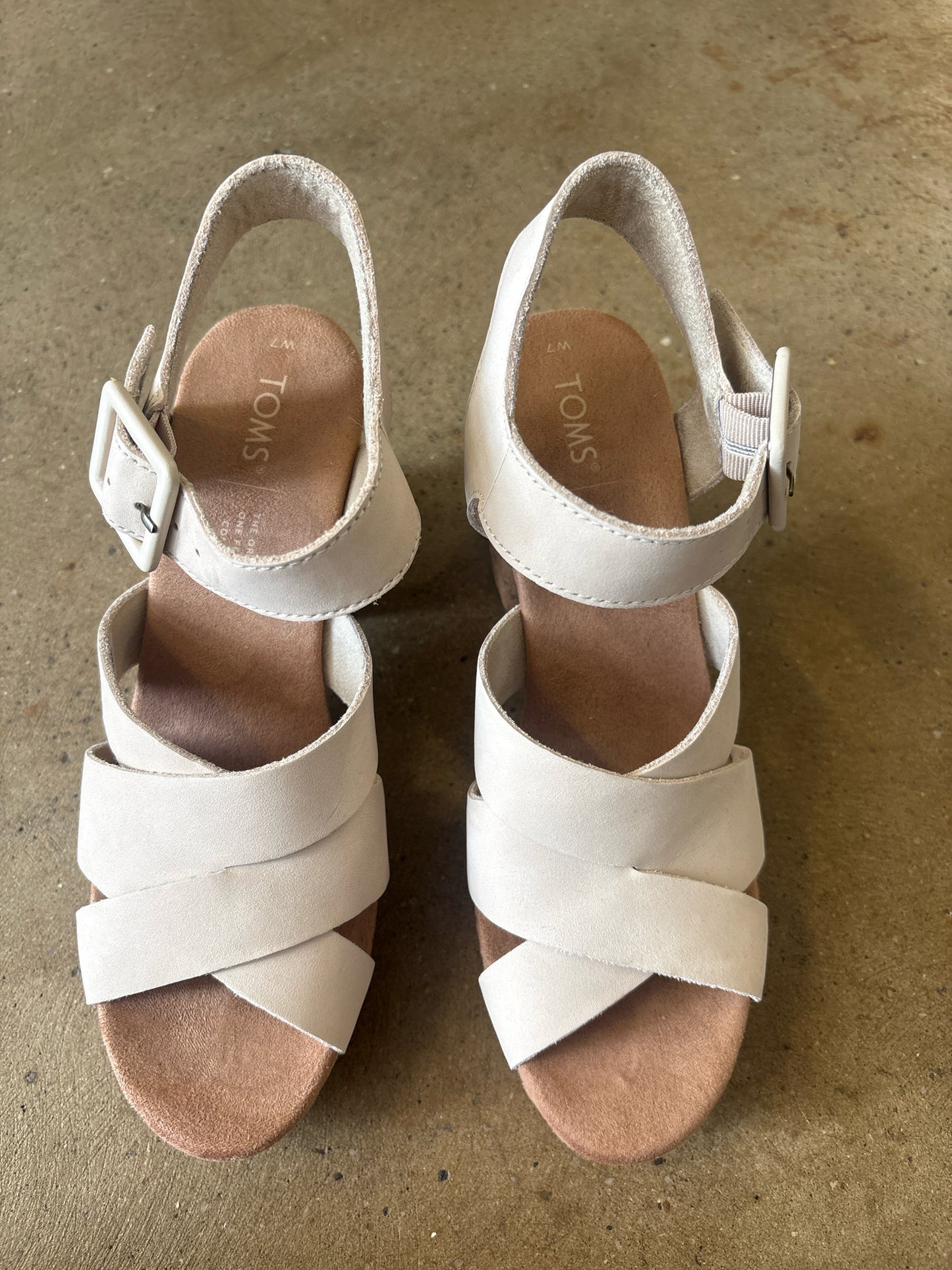 Toms Shoe Size 7 Taupe Heels