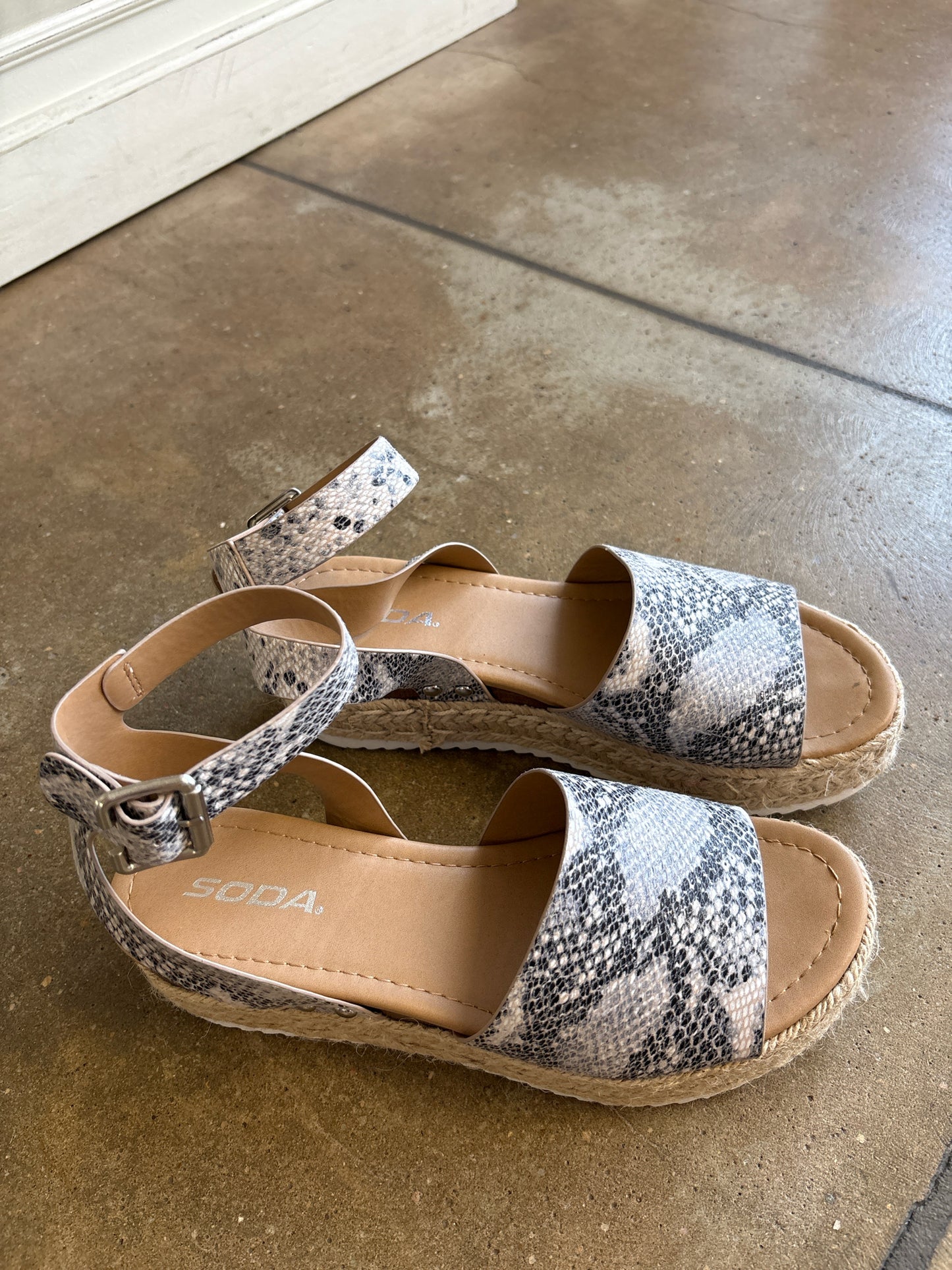 Soda Shoe Size 8 Snakeskin Sandals