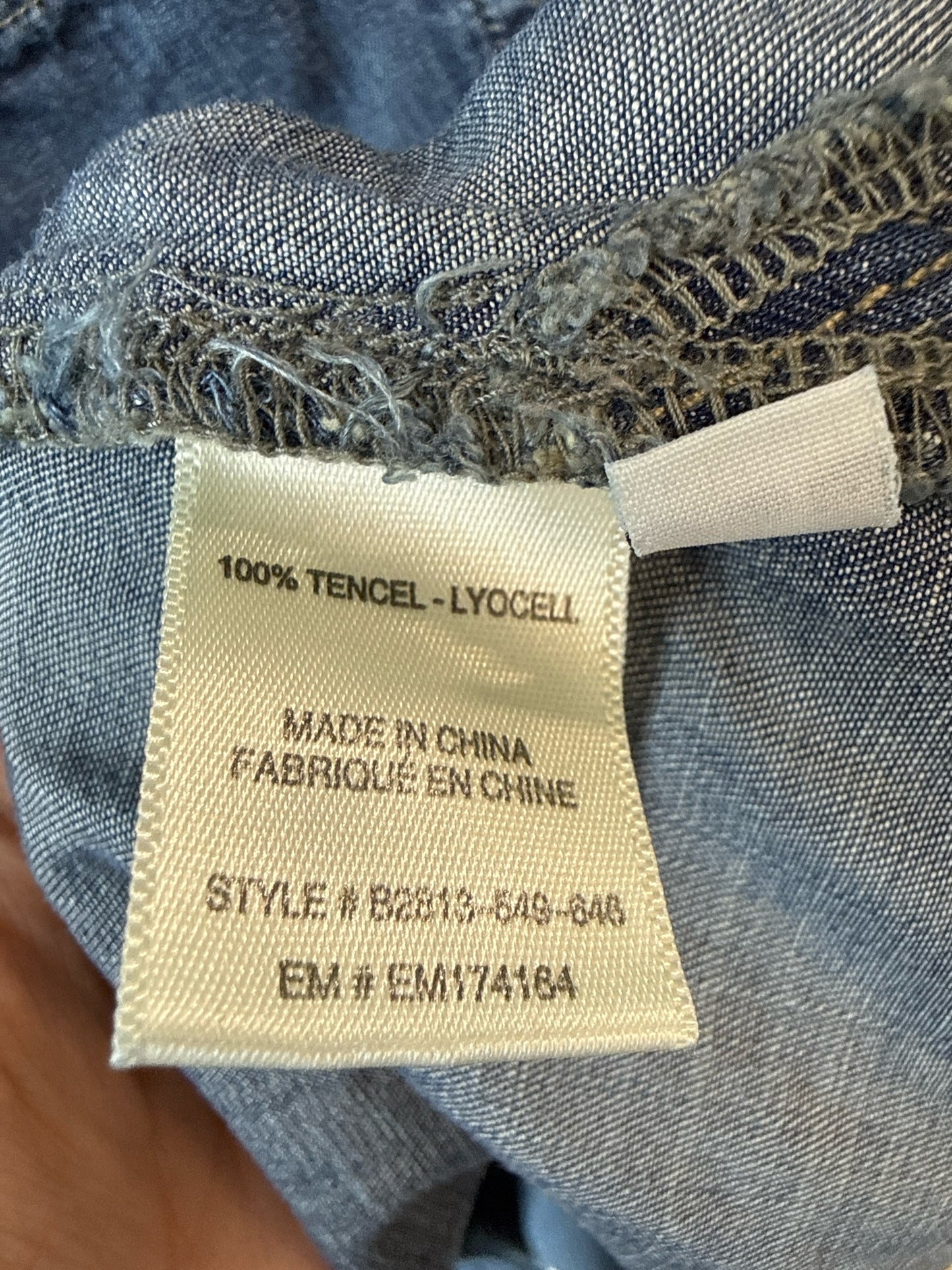Bella Dahl Size M Denim Top