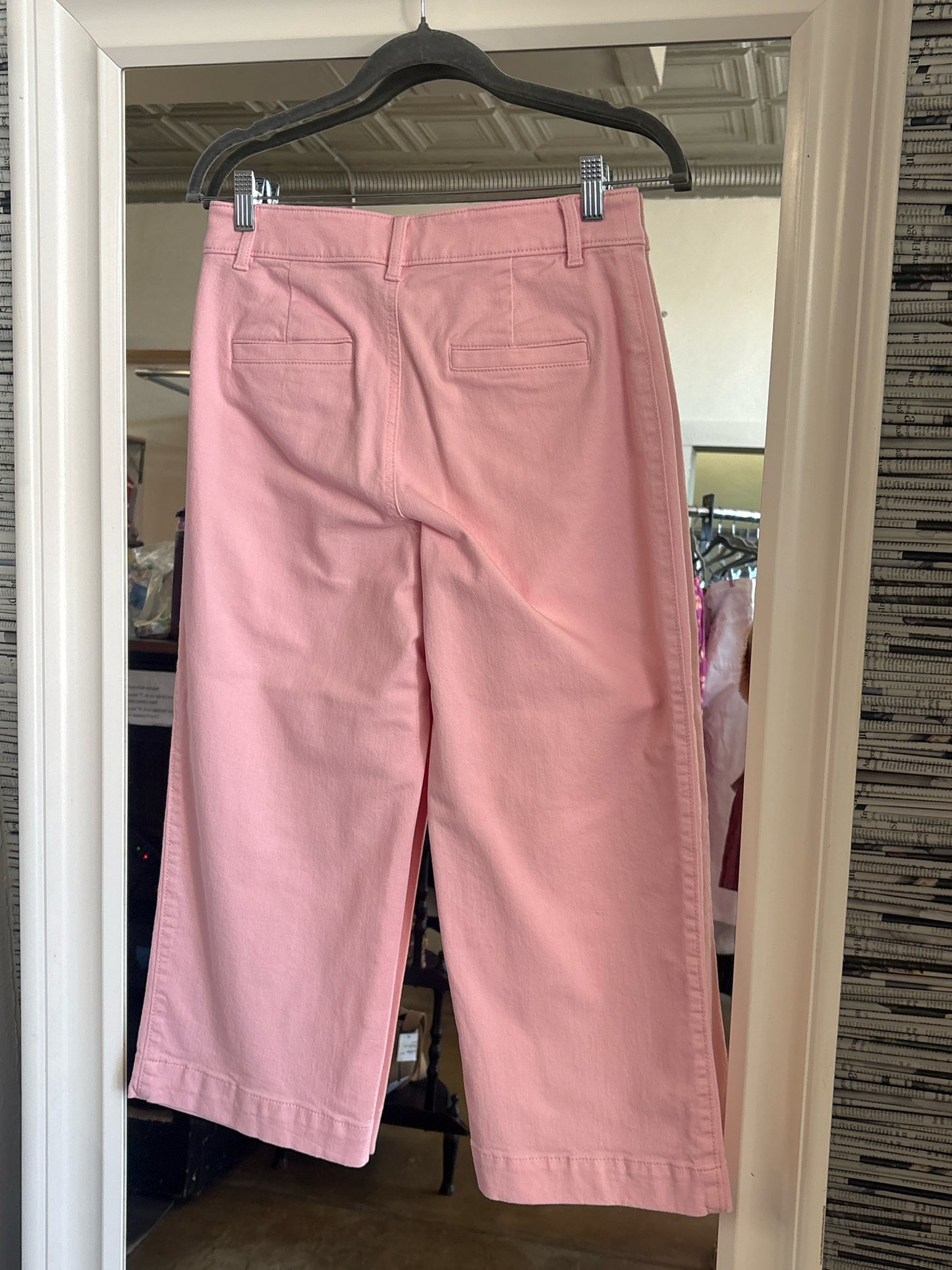 LOFT Size 4P Pink wide leg Capris
