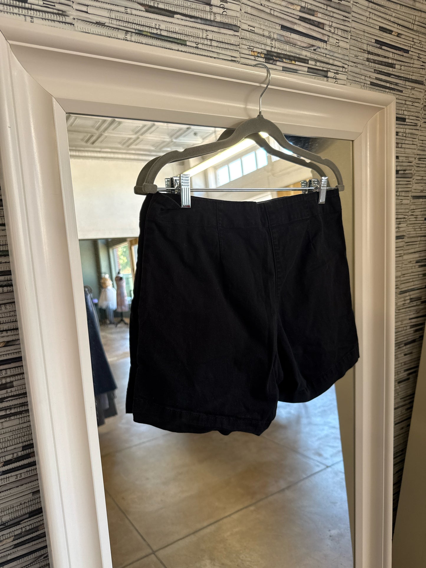 Nautica Size 6 Black Shorts