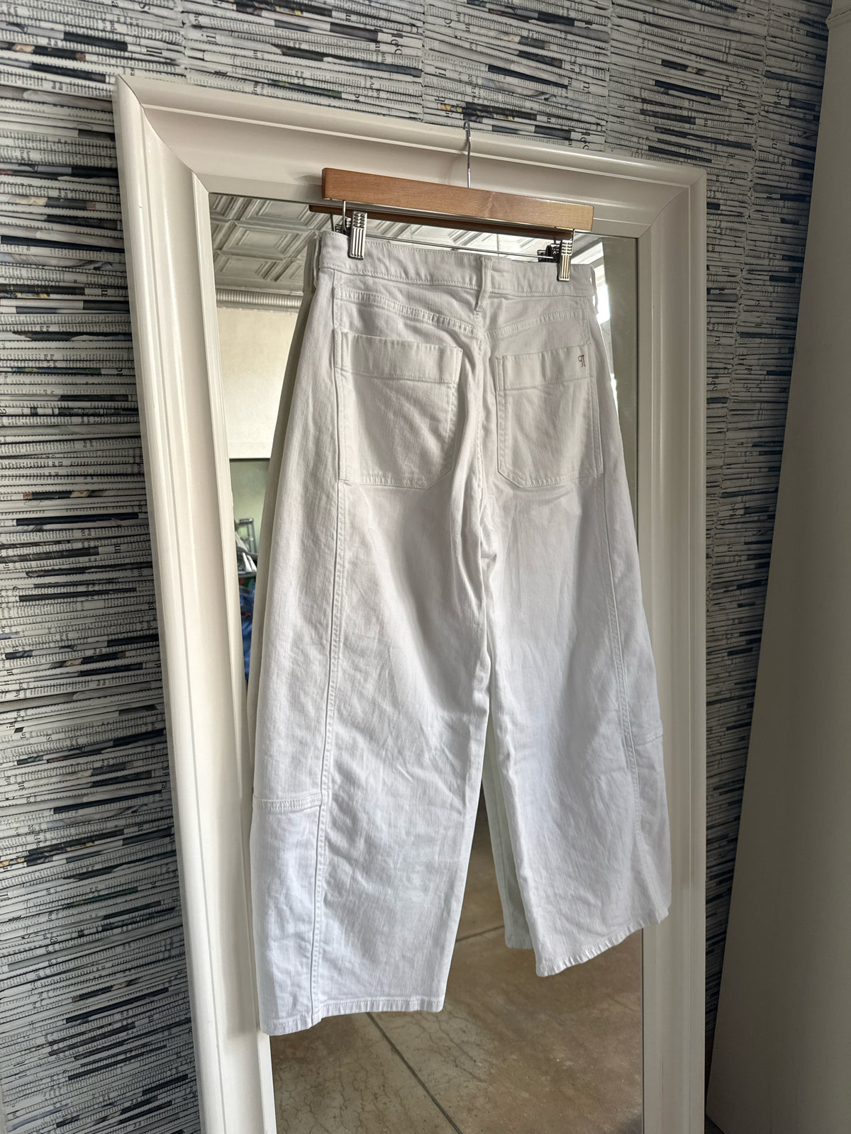 Pilcro Size 27 White Pants