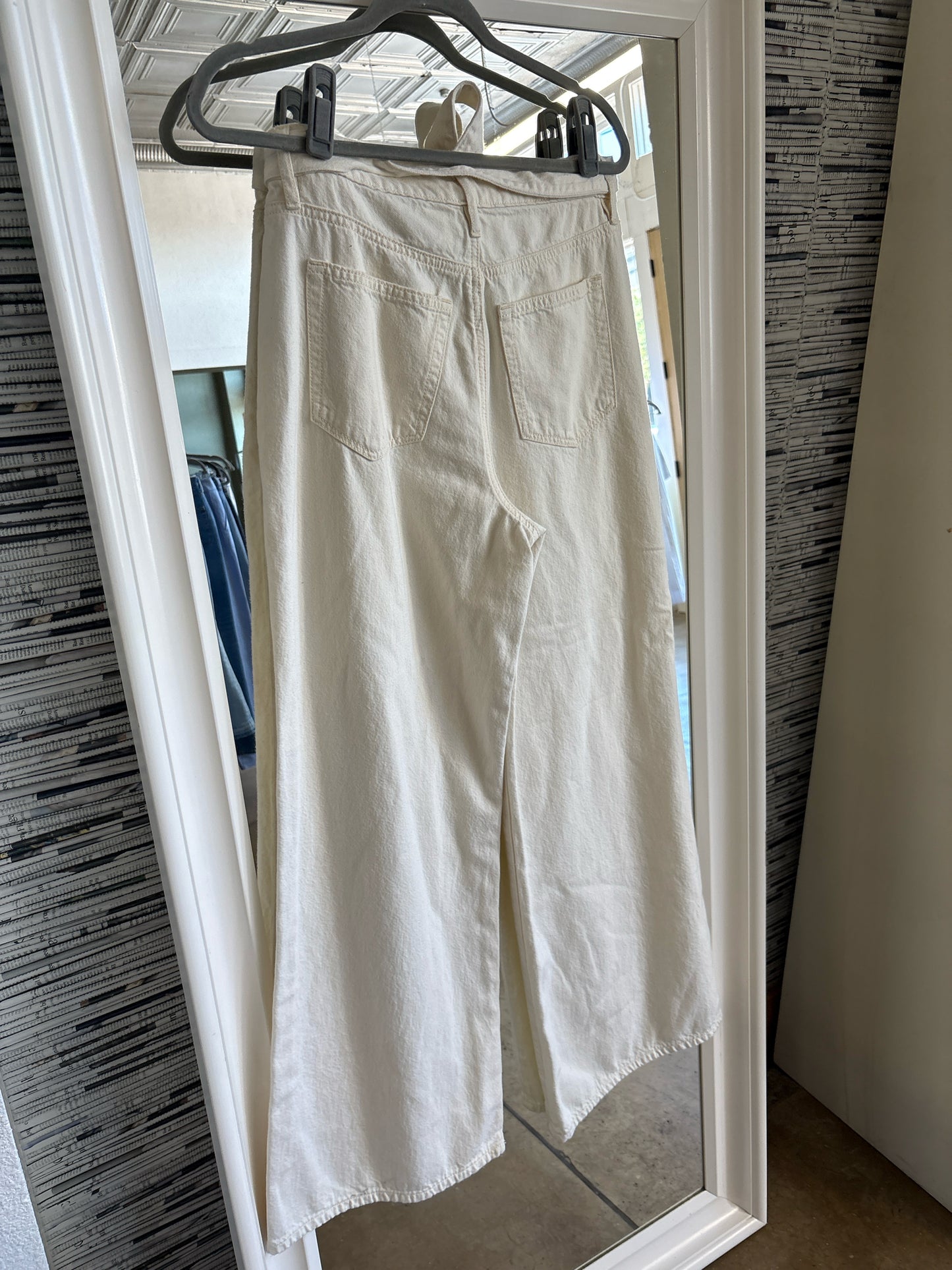 LOFT Size 28 Cream Pants