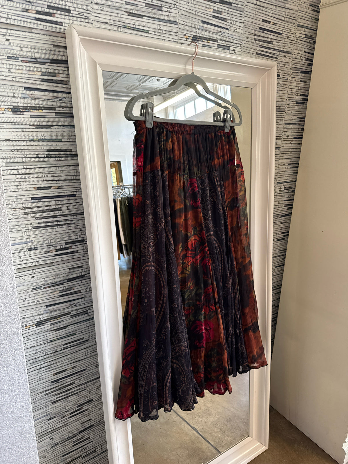 ANU Size M Black/Red Skirt