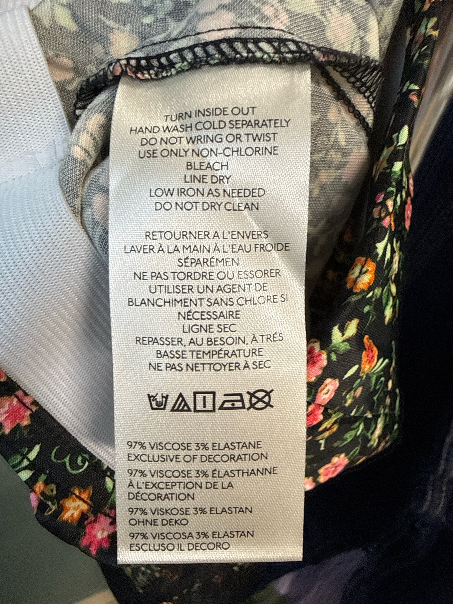 Anthropologie Size L black/floral Shorts