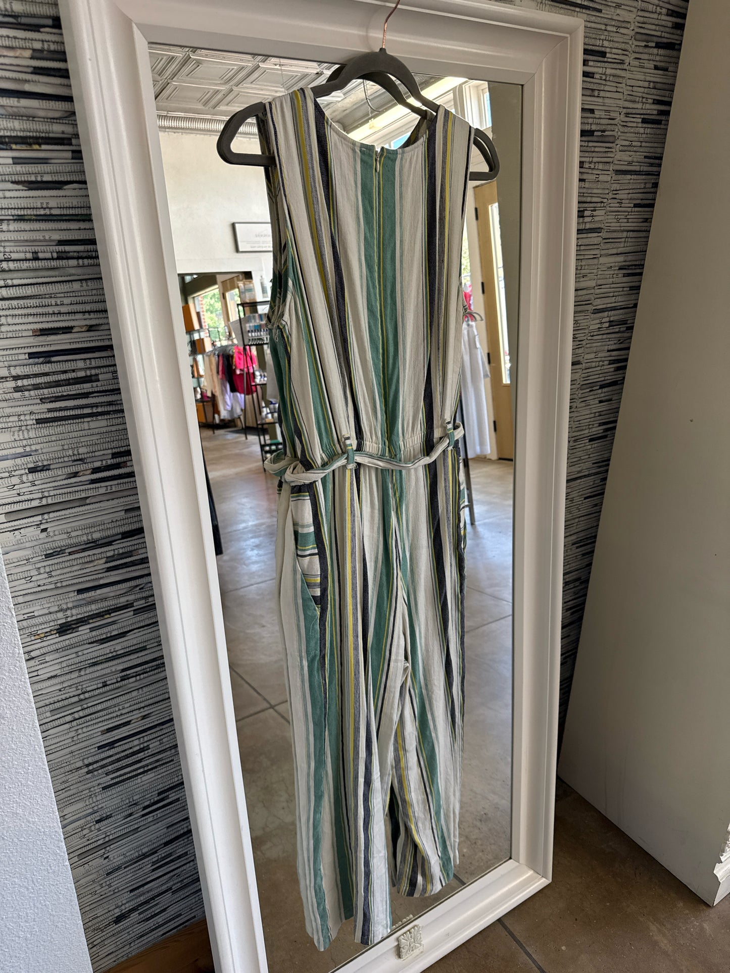 Vince Camuto Size M Cream/Green Romper