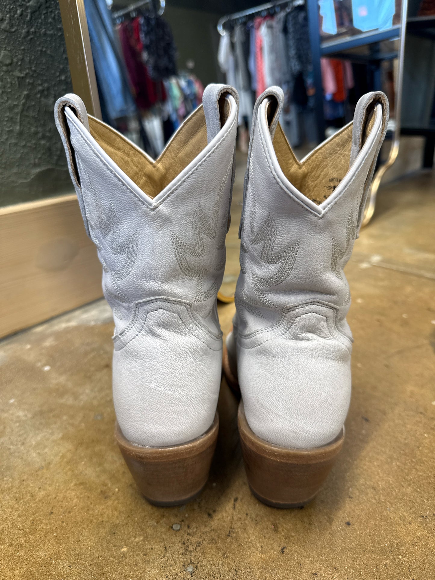Idyllwind Shoe Size 8 White Boots