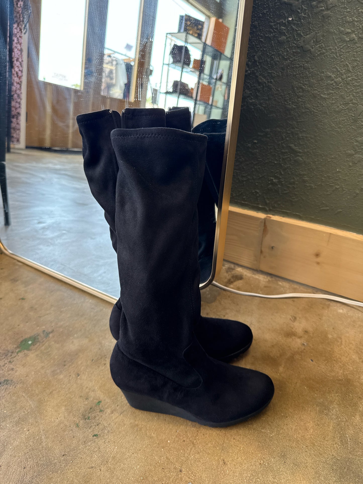 Donald Pliner Shoe Size 7 Black Boots