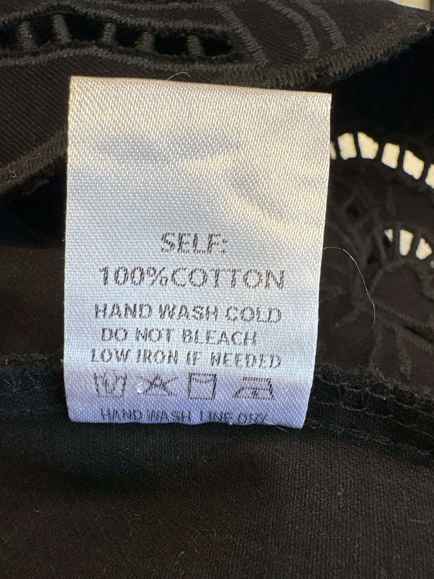 Aaron & Amber Size M Black Top