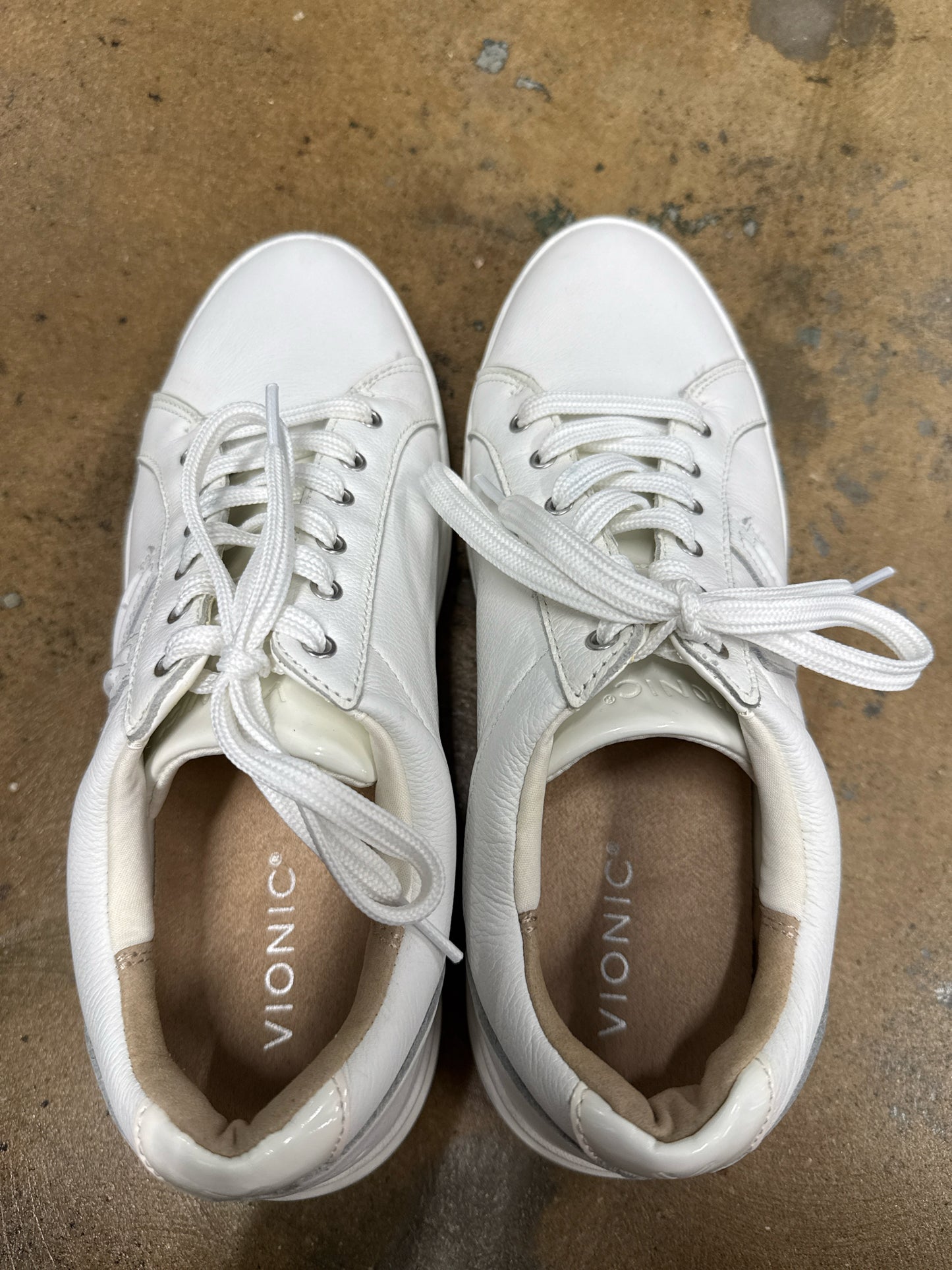 Vionic Shoe Size 10 White Sneakers
