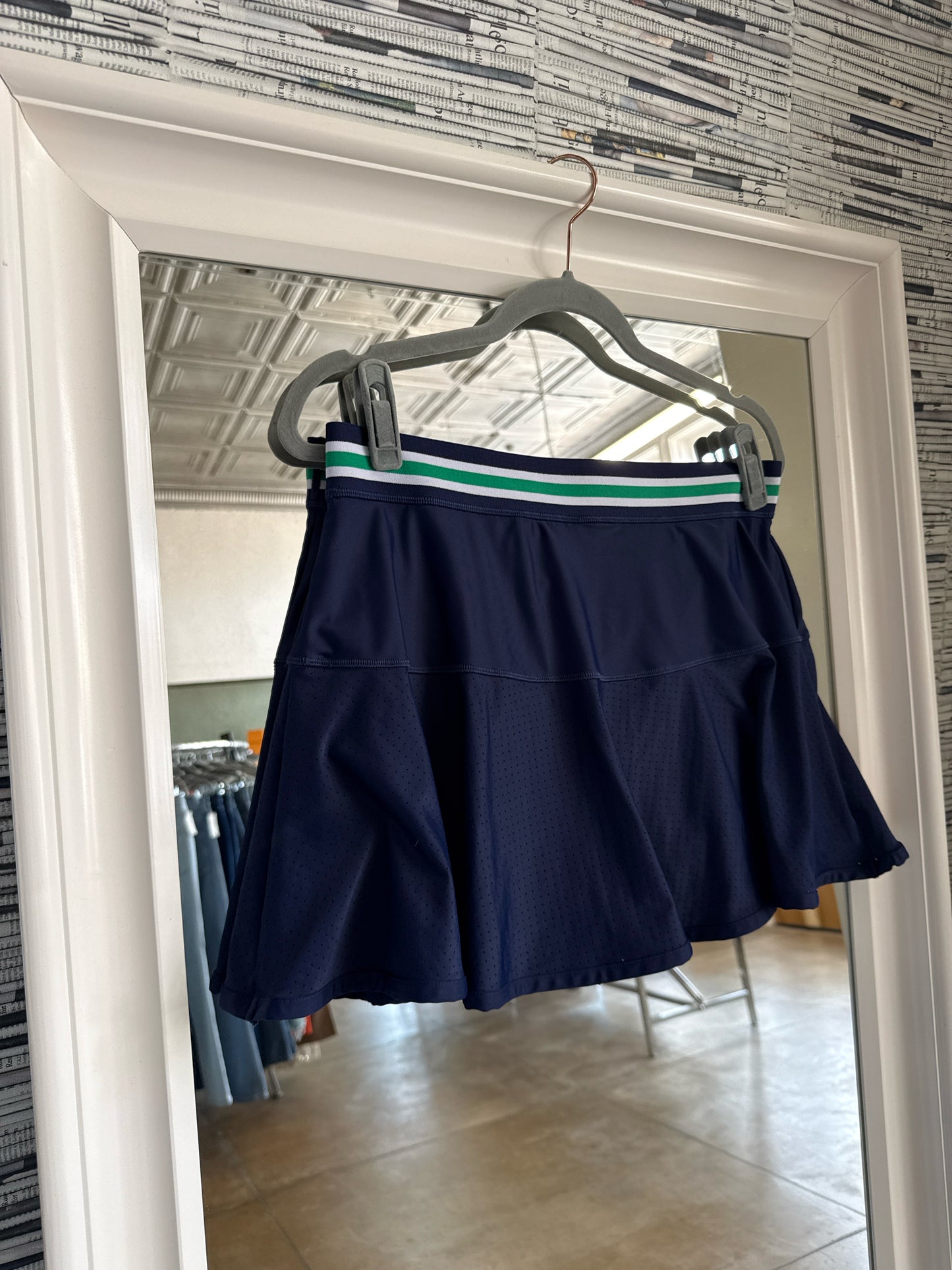 Love & Sport Size L Navy/Green Skort