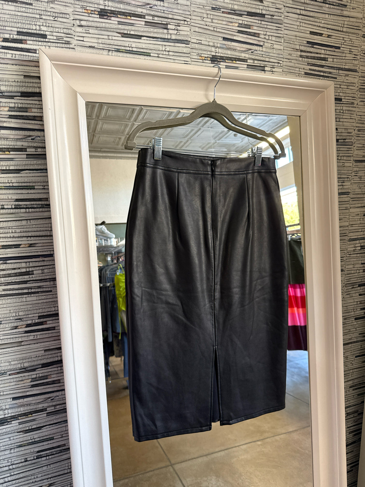 Banana Republic Size 2 Black Skirt