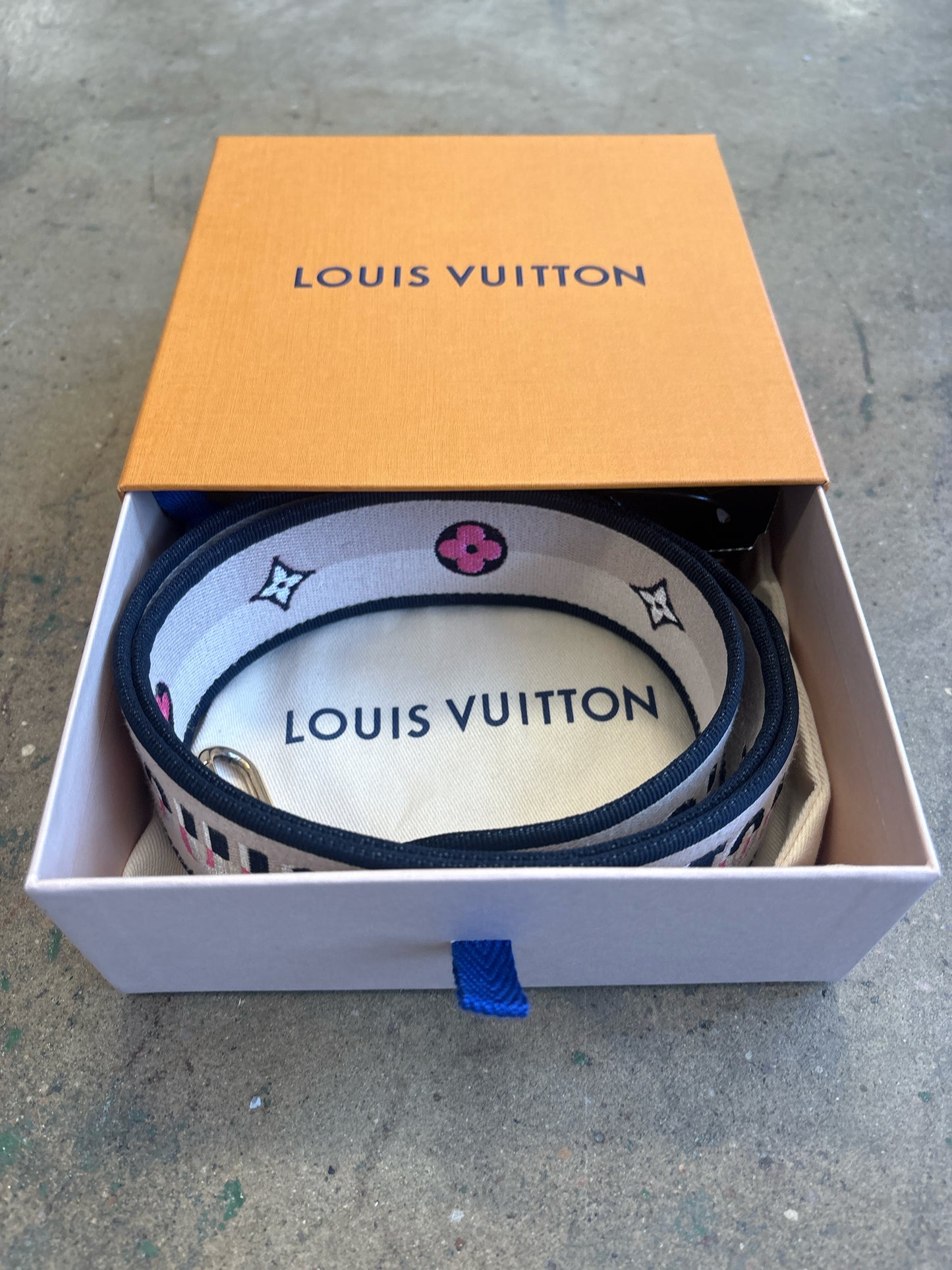 Louis Vuitton Cream/Pink Misc. Bag/Accesory