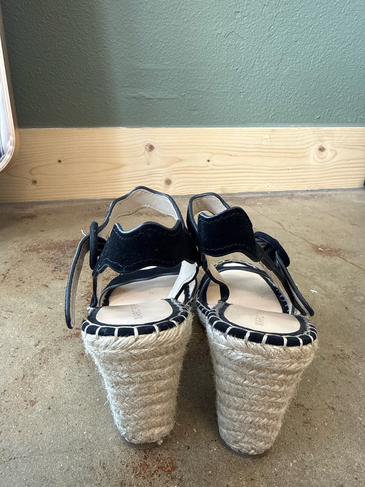 Marc Fisher Shoe Size 9 Tan/Black Wedge
