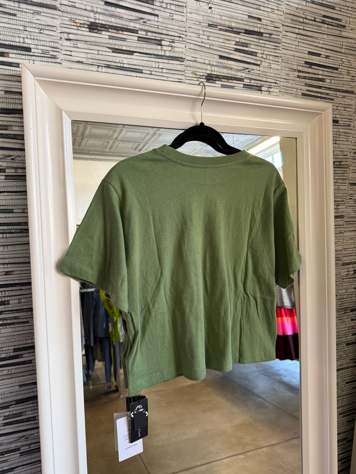 Elevated Faith Size M Green Tee