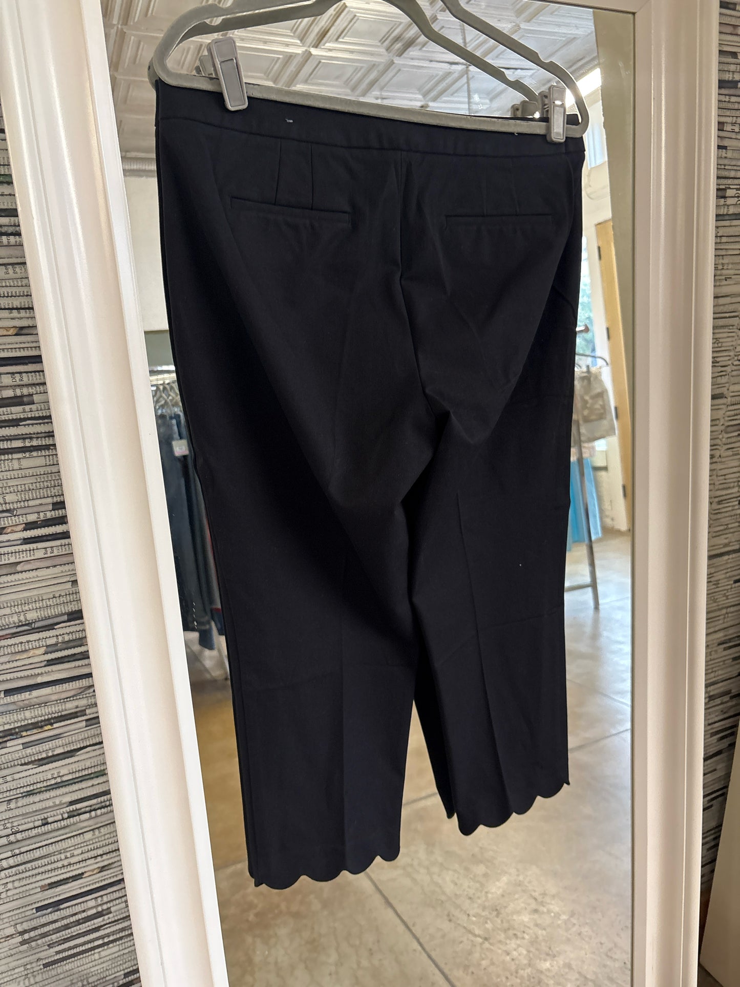 TALBOTS Size 6 Black Capris