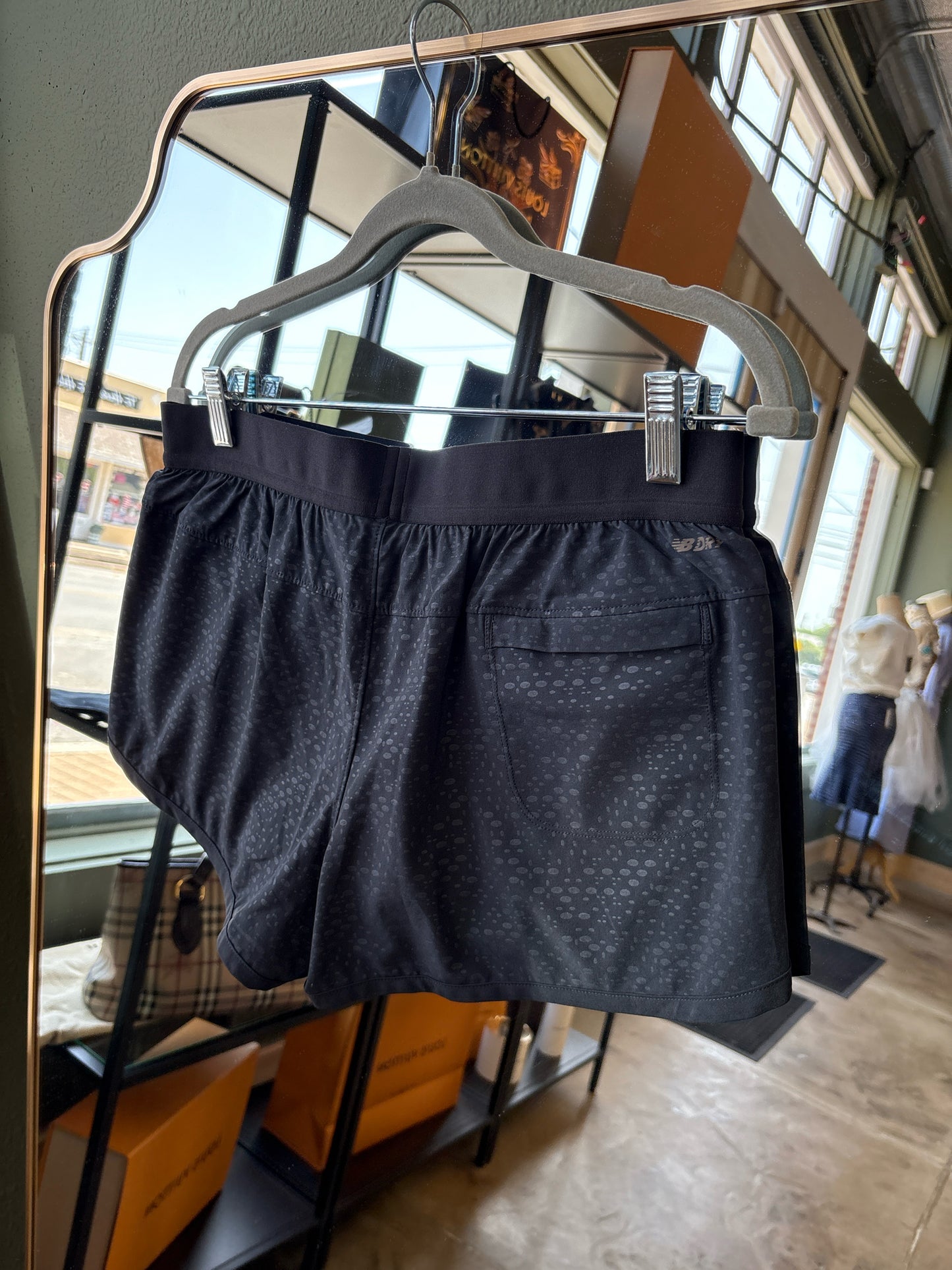 NEW BALANCE Size M Black Shorts