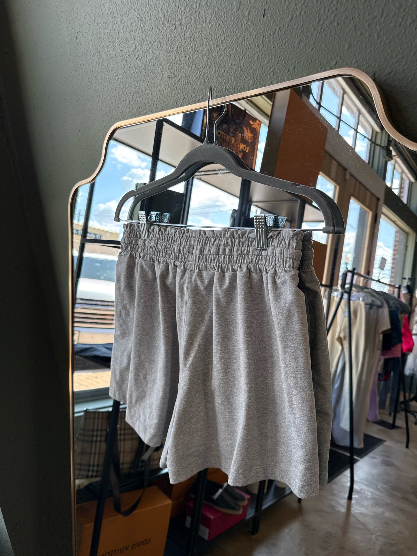 Vuori Size S Gray Shorts