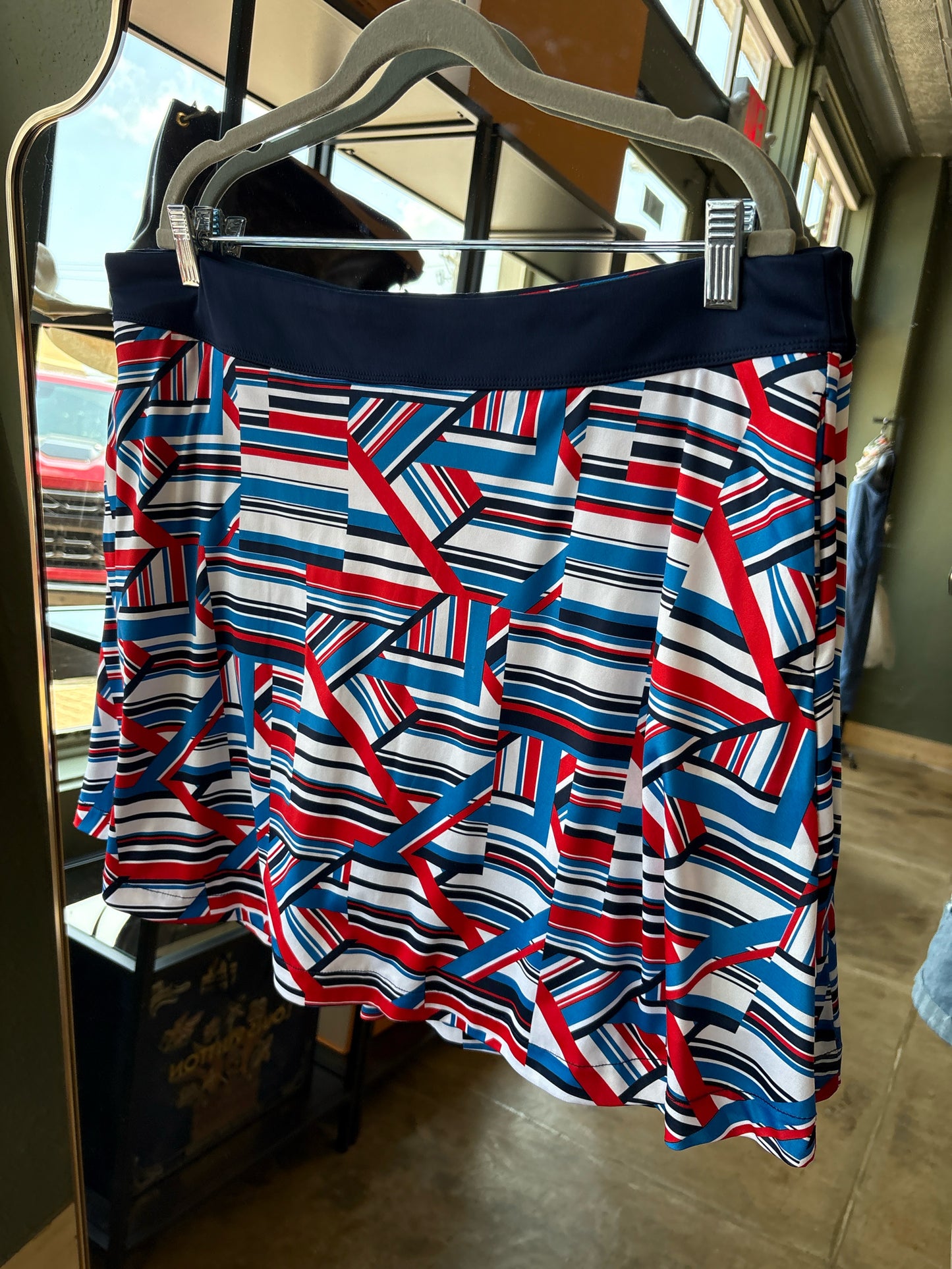 Greg Norman Size XL navy + multi Geometric Skort