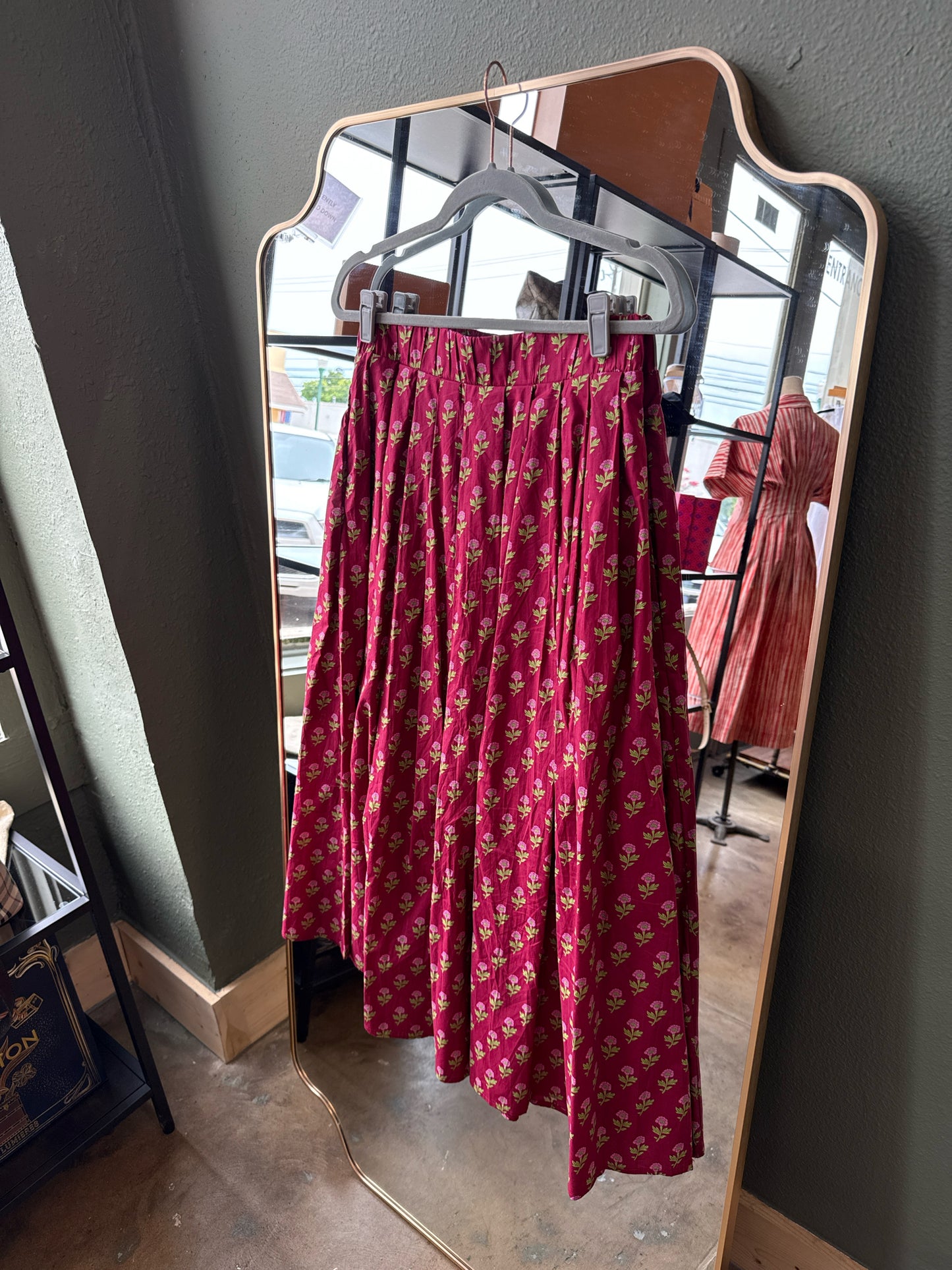 entro Size M Red Skirt