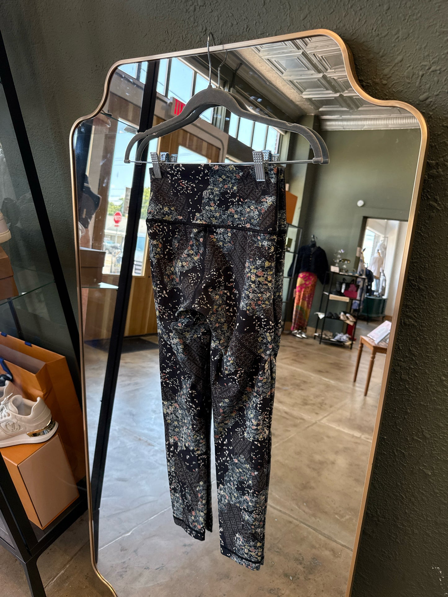 Lululemon Size 4 Black/Multi Legging